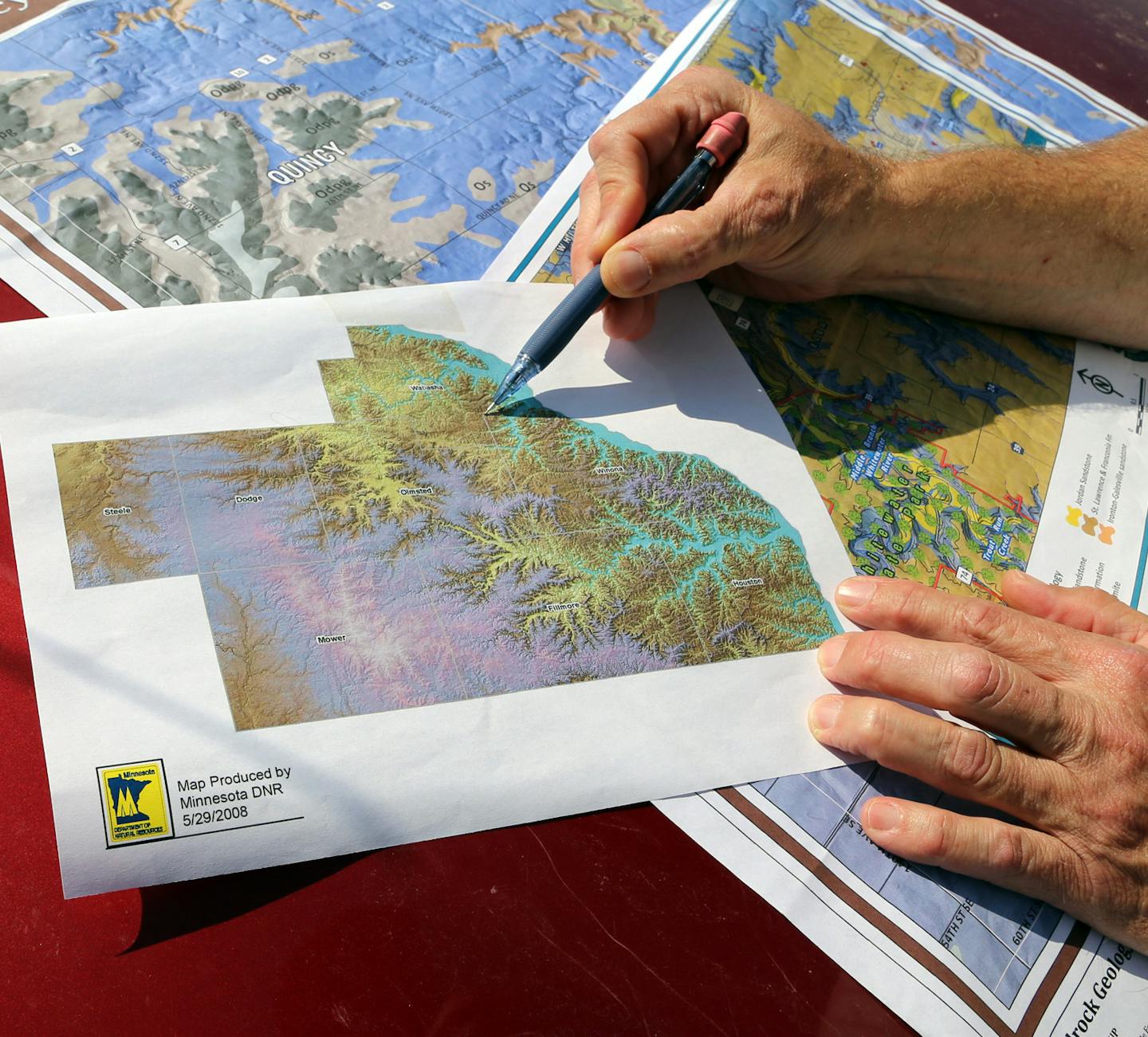 The leaf-like colorations on the right side of the map show the unique geologic characteristics of southeast Minnesota, where drinking wells are particularly susceptible to contamination from nitrates in agricultural fertilizer.