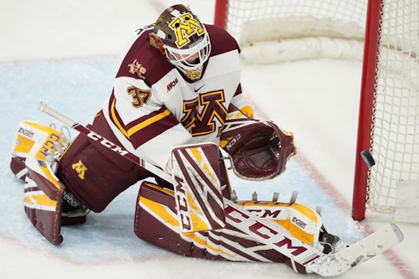 Gophers goalie Sydney Scobee