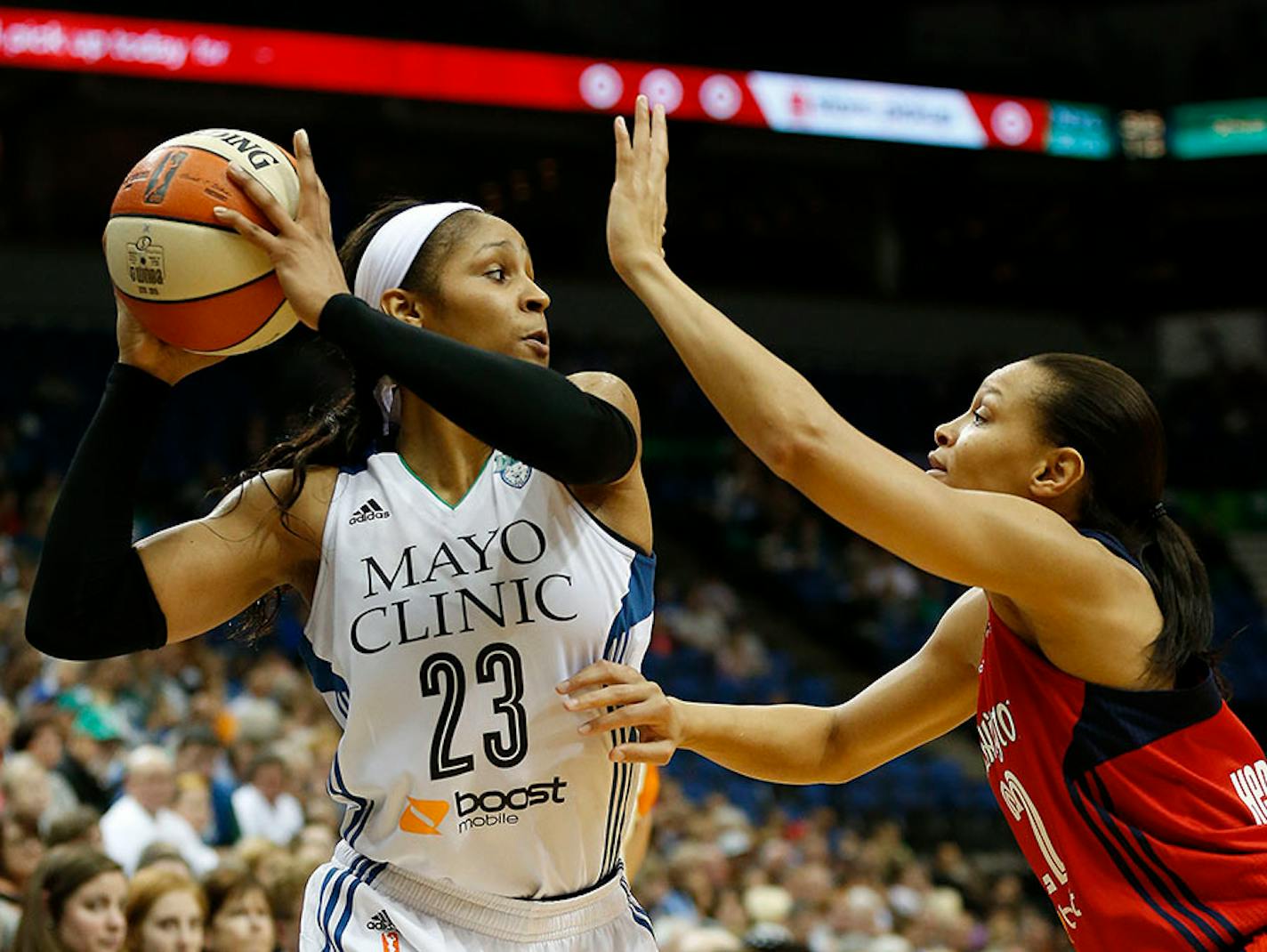 Lynx forward Maya Moore (23)