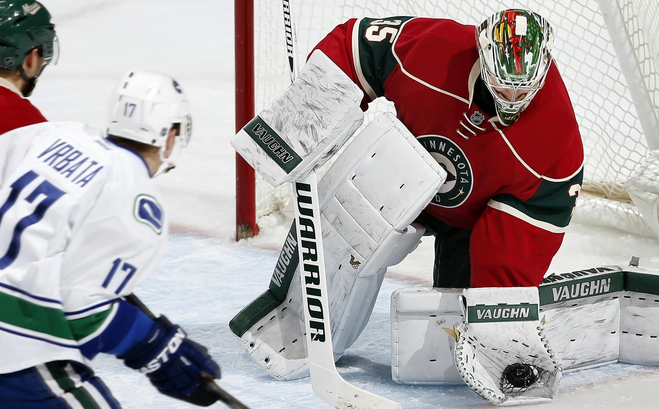 Minnesota Wild goalie Darcy Kuemper (35) made a save in the second period. ] CARLOS GONZALEZ ï cgonzalez@startribune.com - December 15, 2015, St. Paul, MN, Xcel Energy Center, NHL, Minnesota Wild vs. Vancouver Canucks