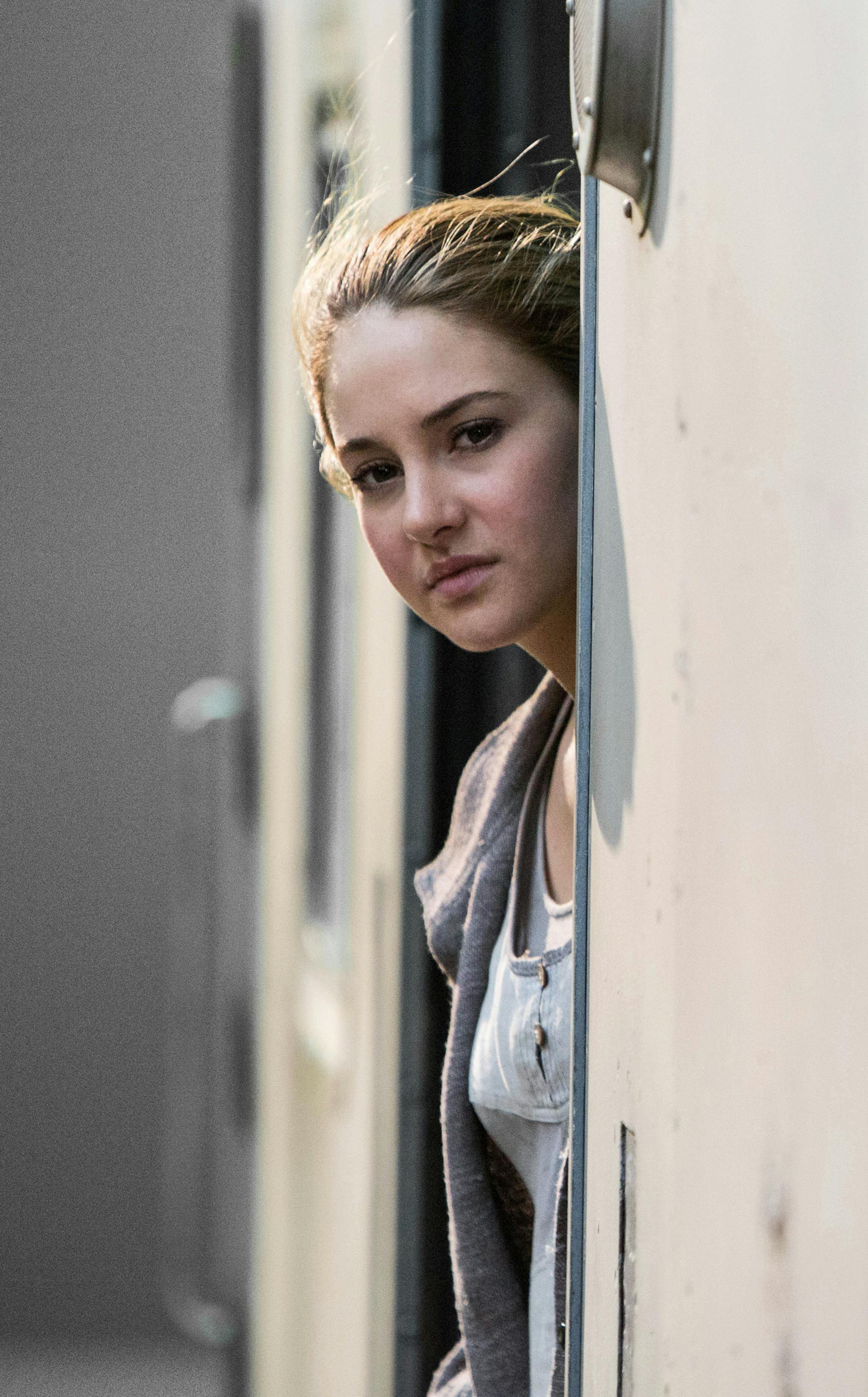 This photo released by Summit Entertainment, LLC shows Shailene Woodley as Beatrice "Tris" Prior, in the film, "Divergent." (AP Photo/Summit Entertainment, Jaap Buitendijk) ORG XMIT: MIN2014031916381429