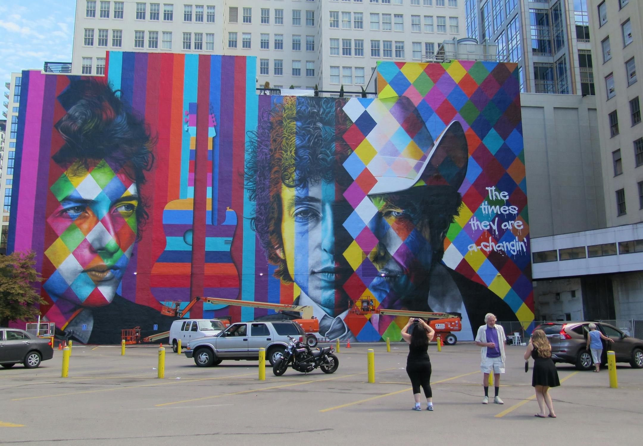 The blank white wall facing the corner of 5th and Hennipen Av has transformed into a mural by Brasilian artist Eduardo Kobra and crew. Monday 9/07/2015
