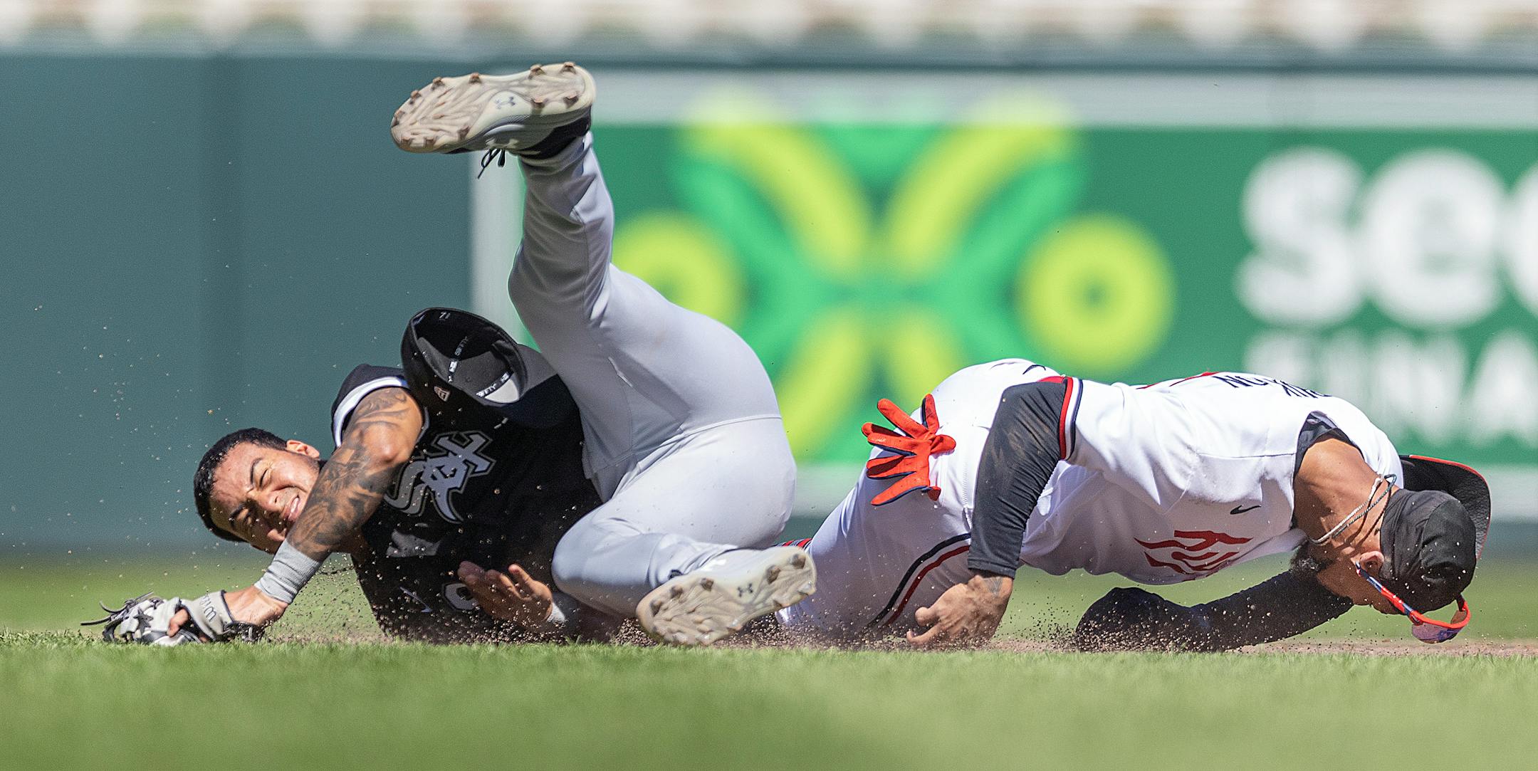 Minnesota Twins center fielder Byron Buxton (25) collides with Chicago White Sox shortstop Lenyn Sosa (50) during the bottom of the seventh inning.