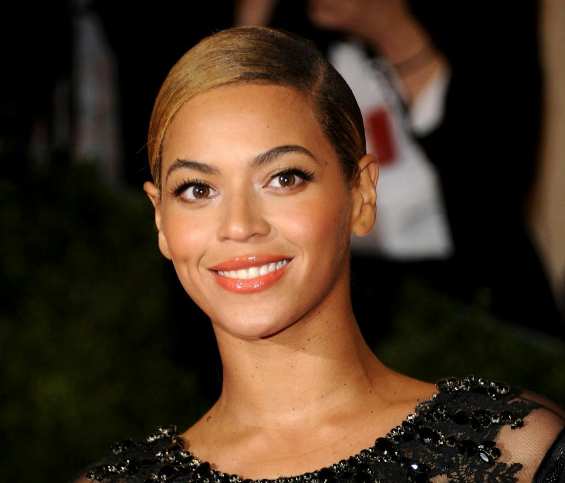 FILE - This May 7, 2012 file photo shows Beyonce Knowles at the Metropolitan Museum of Art Costume Institute gala benefit in New York. Beyonce will sing the national anthem at President Barack Obama's inauguration ceremony. The committee planning the Jan. 21 event also announced Wednesday that Kelly Clarkson will perform "My Country `Tis of Thee" and James Taylor will sing "America the Beautiful" at the swearing-in ceremony on the Capitol's west front.