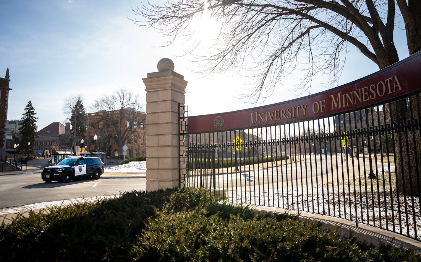 A police car waits on campus at the University of Minnesota after receiving deadly threats by a man saying he was going to target the U on Thursday, Jan. 11, 2024 in Minneapolis, Minn. ] Angelina Katsanis • angelina.katsanis@startribune.com