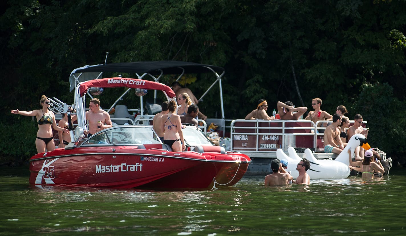 The nature of the boating scene on Lake Minnetonka complicates the search for a source of what sickened boaters over the July 4th weekend, public health experts said.