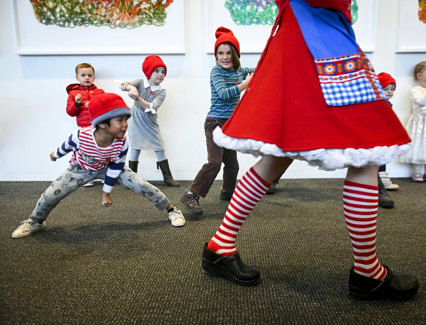 Children's author and storyteller Rose Arrowsmith DeCoux worked with young children to teach them the story of "When the Tomtes Made Mischief," about little Swedish gnomes that were doing chores on a farm. She was teaching them how to shovel snow for their performance. ] Aaron Lavinsky ¥ aaron.lavinsky@startribune.com The American Swedish Institute held its Julgladje show on Saturday, Nov. 24, 2018 in Minneapolis, Minn. The Julgladje show, translated from Swedish as "Christmas Joy," included son