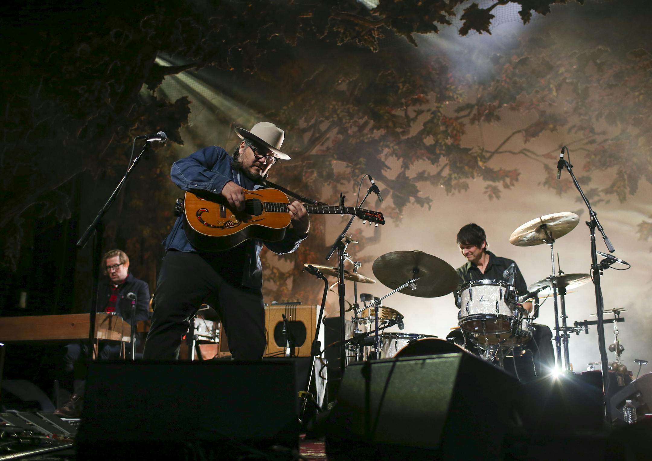 Jeff Tweedy, with Mikael Jorgensen on piano and drummer Glenn Kotche of Wilco early in their Palace Theatre show Wednesday night. ] JEFF WHEELER &#xef; jeff.wheeler@startribune.com To close out their current tour, Wilco began a three night run at the Palace Theatre in St. Paul Wednesday night, November 15, 2017.