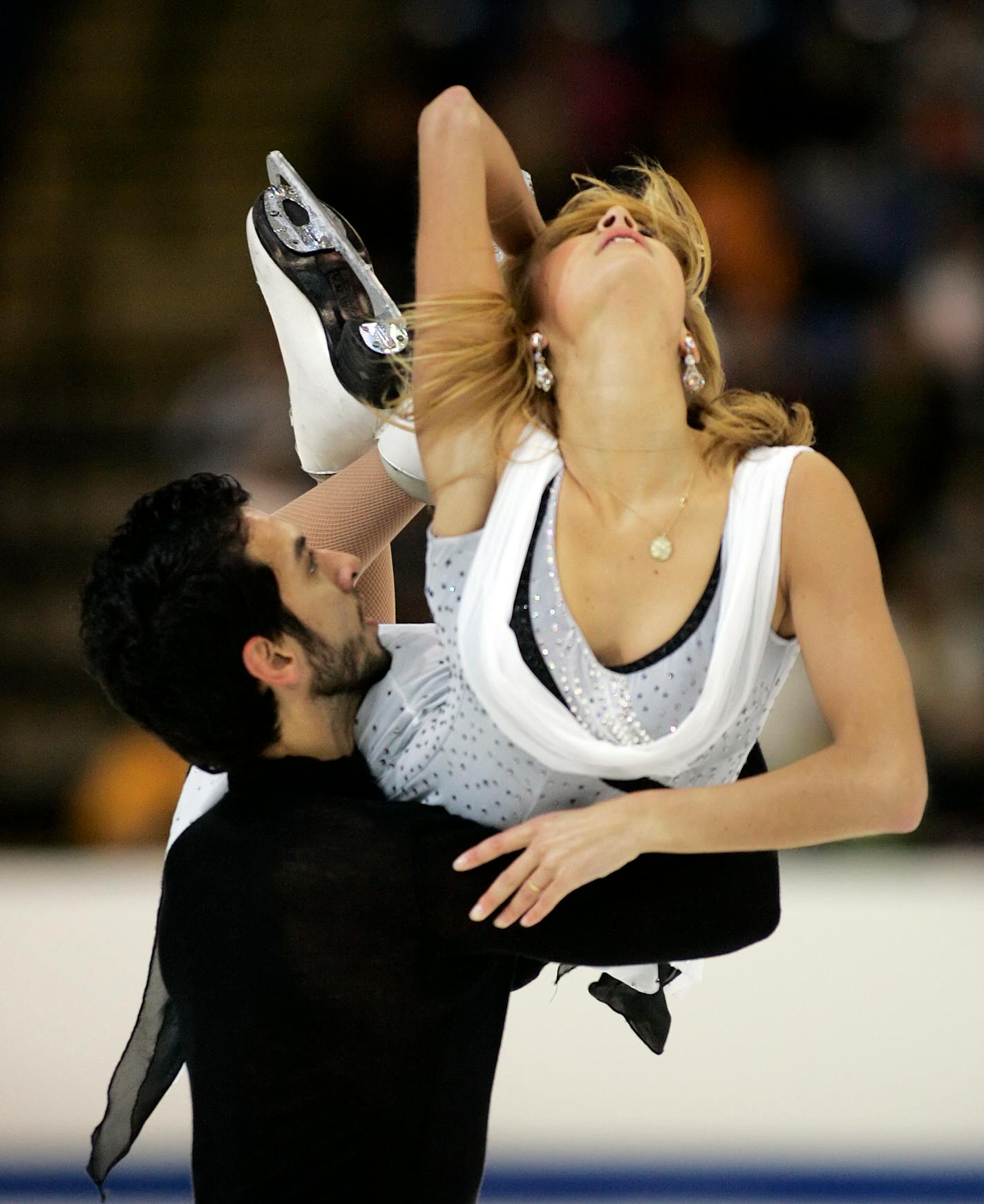 Tanith Belbin and Benjamin Agosto perform in the ice dancing-free dance event of the ISU Grand Prix of Figure Skating - Skate America, Sunday, October 28, 2007 in Reading, Pa.