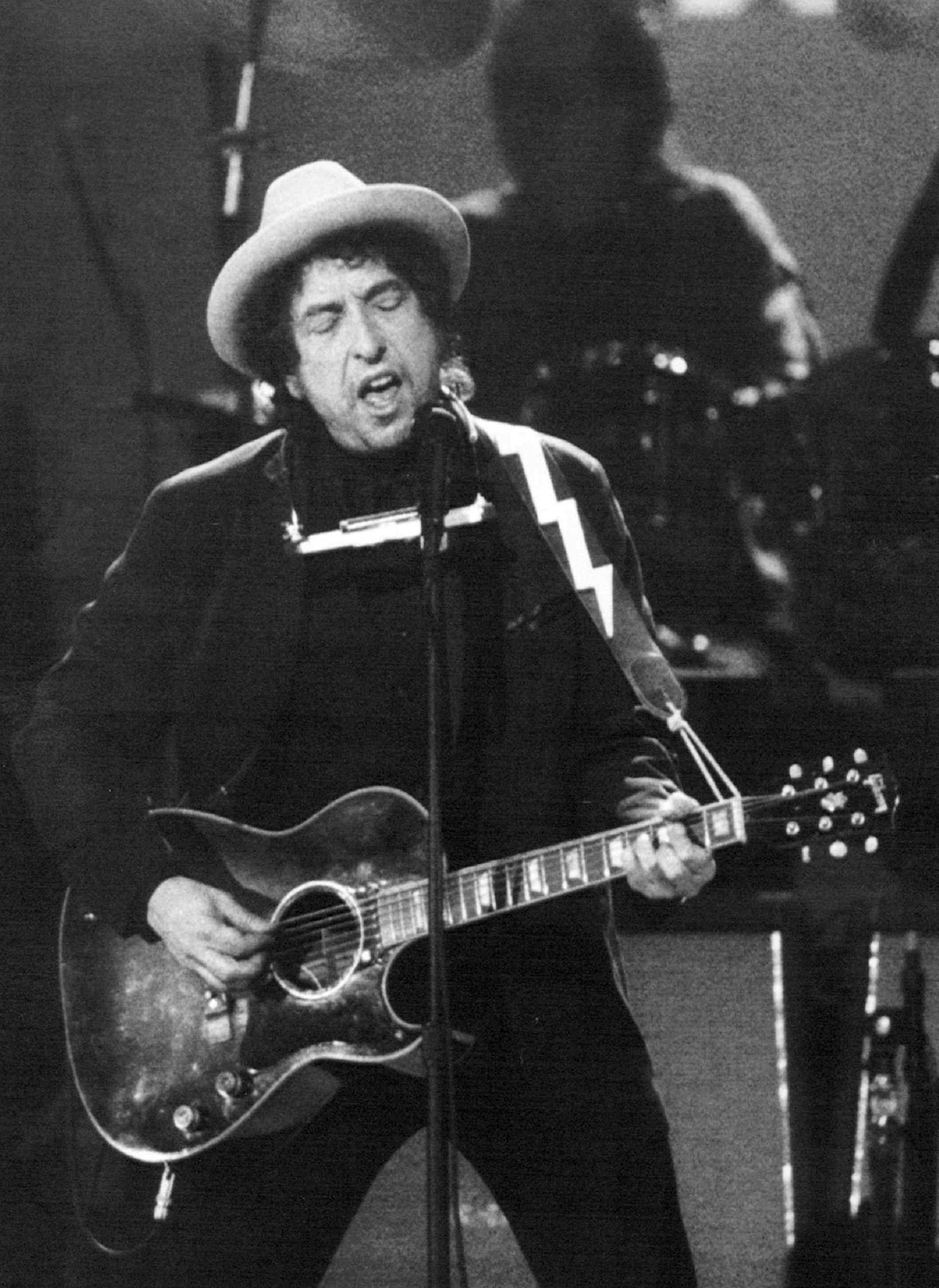 February 21,1991 Dylan at the Grammy's - Rock legend Bob Dyland performs during the 33rd annual Grammy Awards at New York's radio city music hall Wednesday night.Dylan was awarded a lifetime achievement award. March 1991