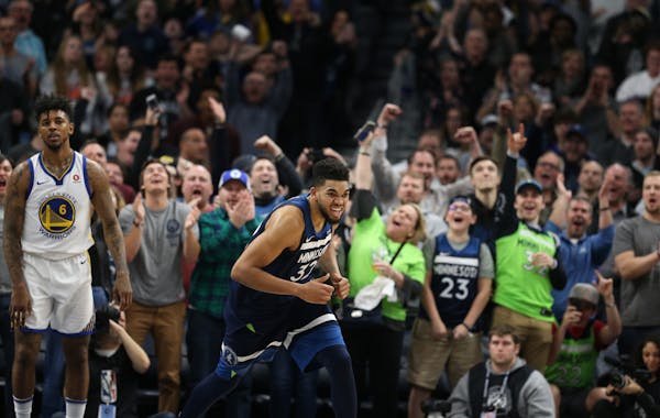 Minnesota Timberwolves center Karl-Anthony Towns (32) celebrated as Golden State Warriors guard Nick Young (6) looked on late in the 4th period at Tar