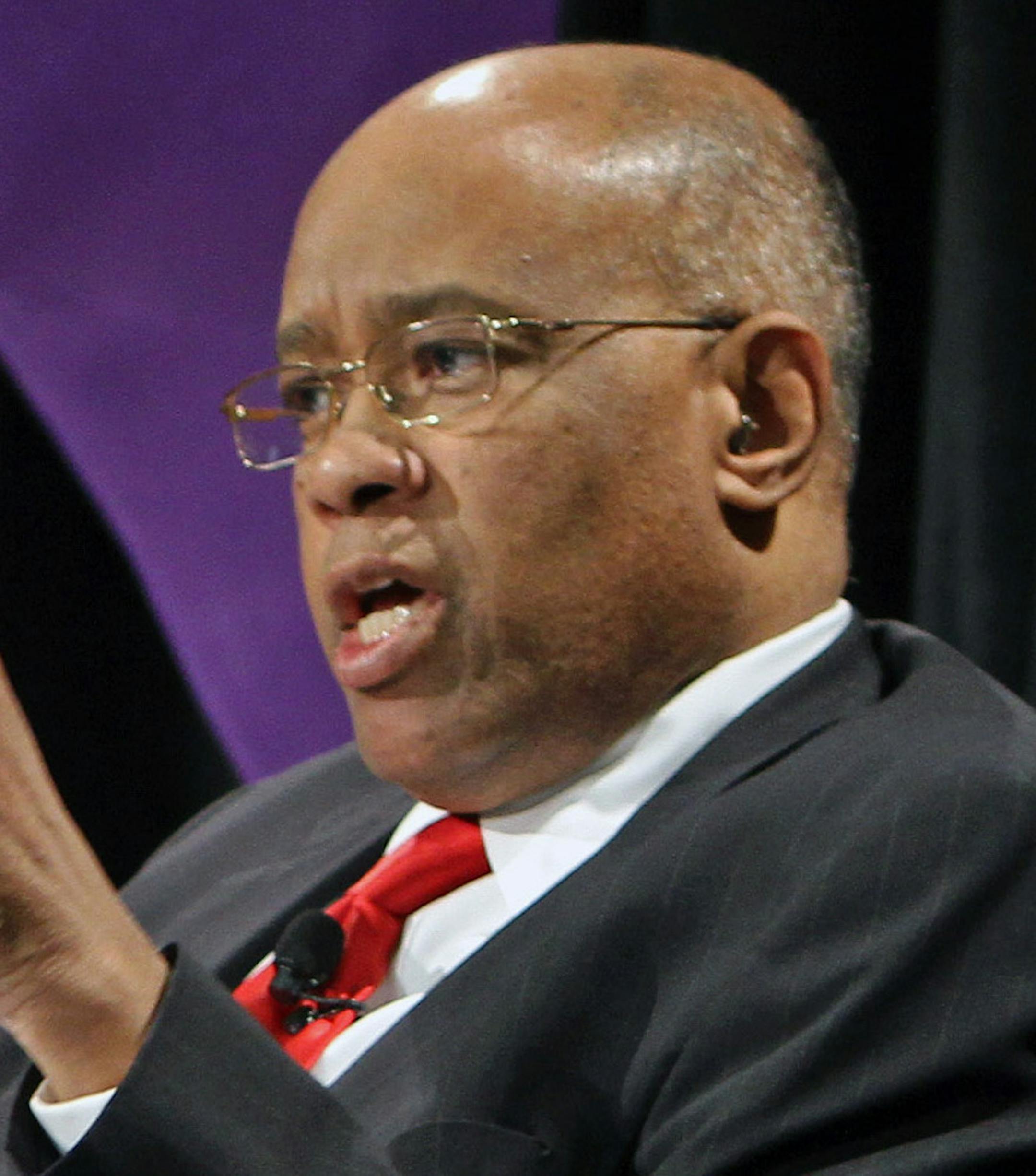 BRUCE BISPING • bbisping@startribune.com Minneapolis, MN., Thursday, 11/12/2009} (left to right) David Logan, the Honorable Michael J. Davis, Chief Judge for the U.S. District Court in Minnesota, (the judge who sentenced Logan to 71 months in federal prison) and Hank Shea, a senior distinguished fellow at the University of St. Thomas School of Law and former Assistant U.S. Attorney for the District of Minnesota (who prosecuted Logan), took part in the "Chrime, Punishment & Redemption: Thr