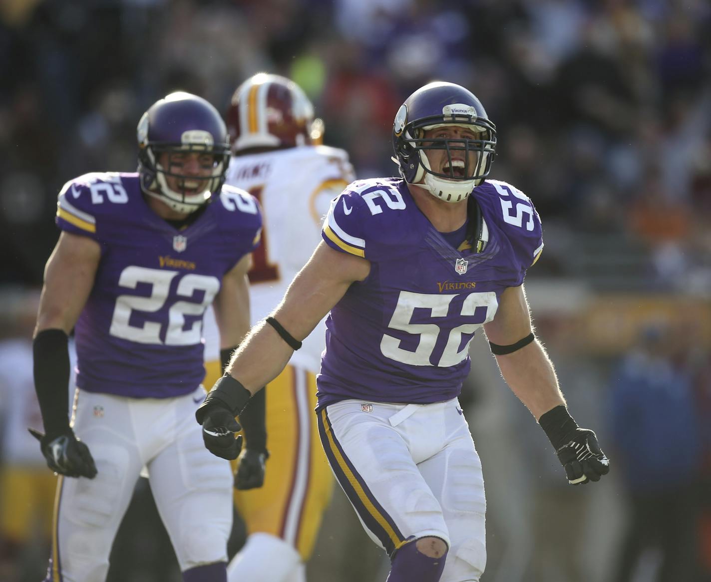 Minnesota Vikings linebacker Chad Greenway (52) celebrated his third quarter sack of Washington quarterback Robert Griffin III (10) for a three yard loss Sunday at TCF Bank Stadium. ] JEFF WHEELER &#x201a;&#xc4;&#xa2; jeff.wheeler@startribune.com The Minnesota Vikings defeated the Washington Redskins 29-26 at TCF Bank Stadium Sunday afternoon November 2, 2014. ORG XMIT: MIN1411021656133106