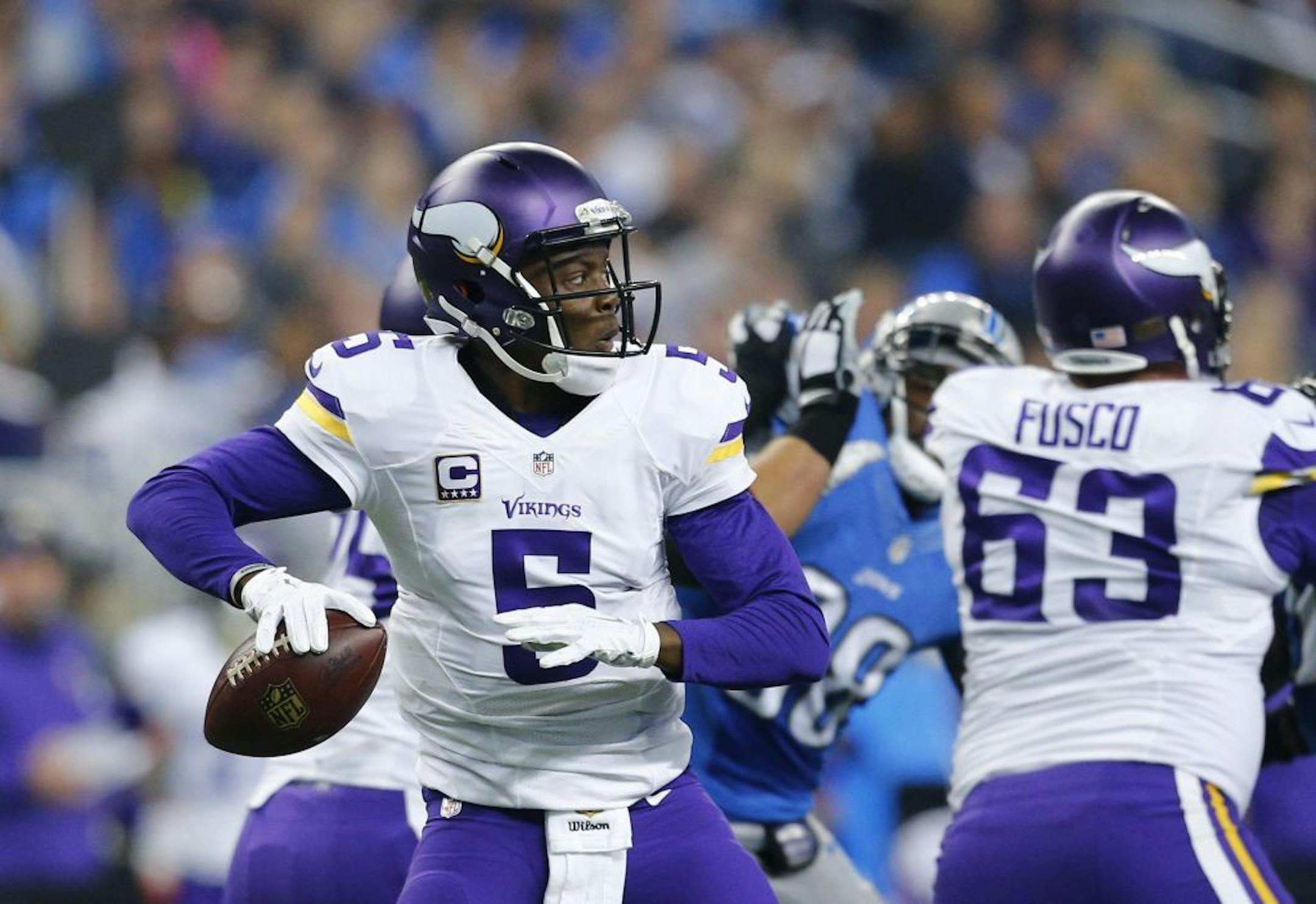 Minnesota Vikings quarterback Teddy Bridgewater (5) l