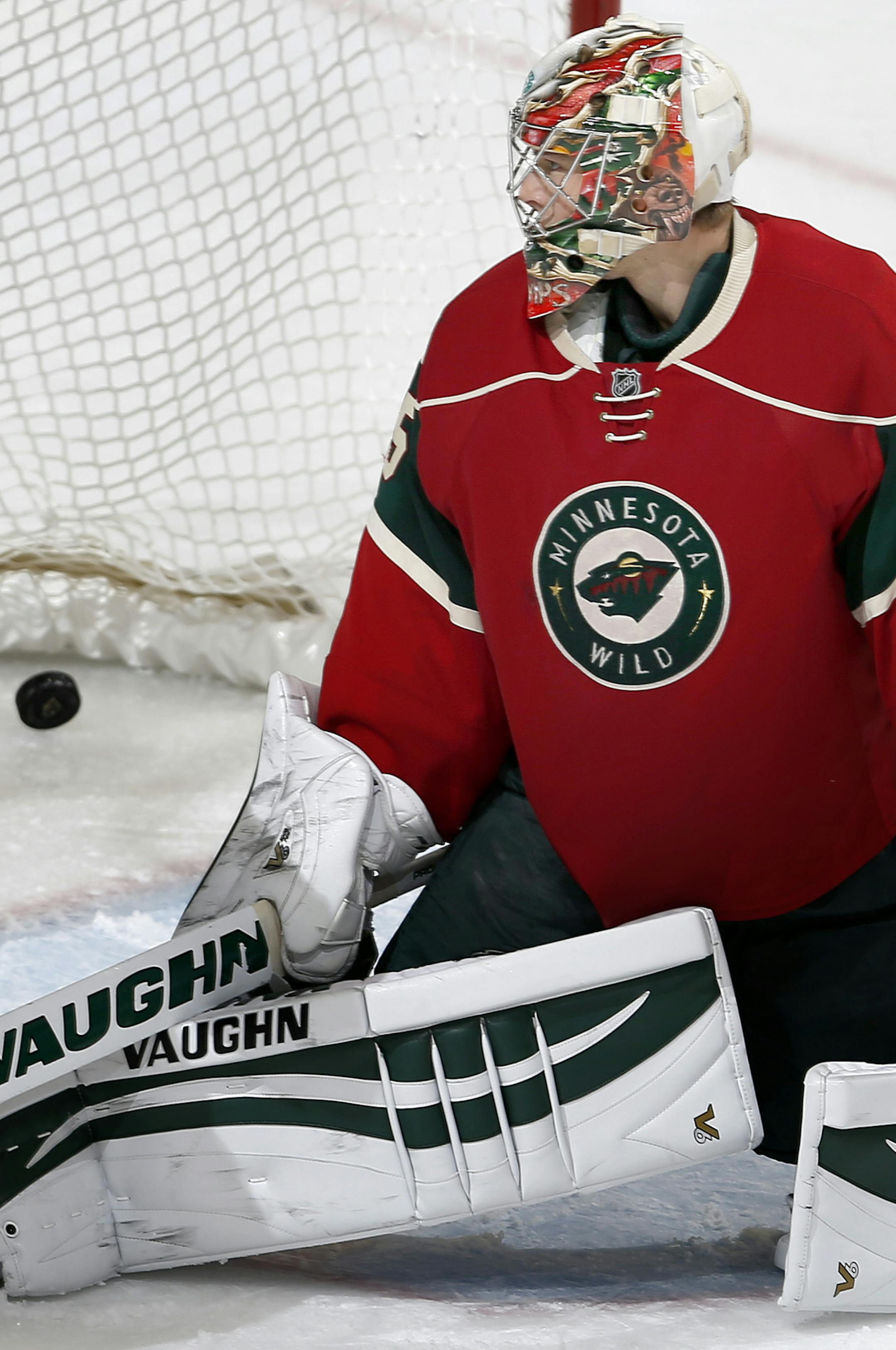 Vincent Lecavalier (40) got the puck past Wild goalie Darcy Kuemper (35) for a goal in the third period. ] CARLOS GONZALEZ cgonzalez@startribune.com - December 23, 2014, St. Paul, Minn., NHL, Minnesota Wild vs. Philadelphia Flyers