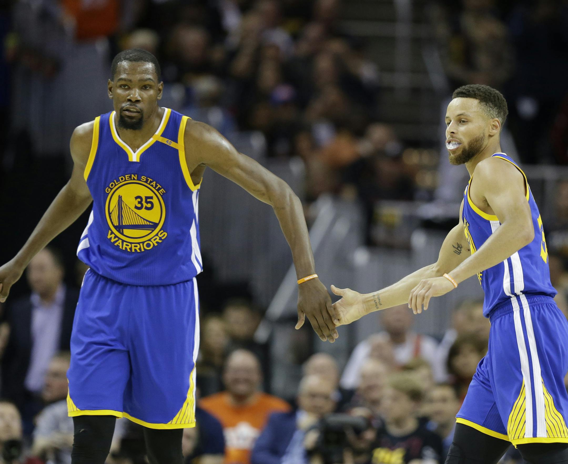 Golden State Warriors forward Kevin Durant (35) and Stephen Curry (30) play against the Cleveland Cavaliers during the second half of Game 3 of basketball's NBA Finals in Cleveland, Wednesday, June 7, 2017. (AP Photo/Tony Dejak)
