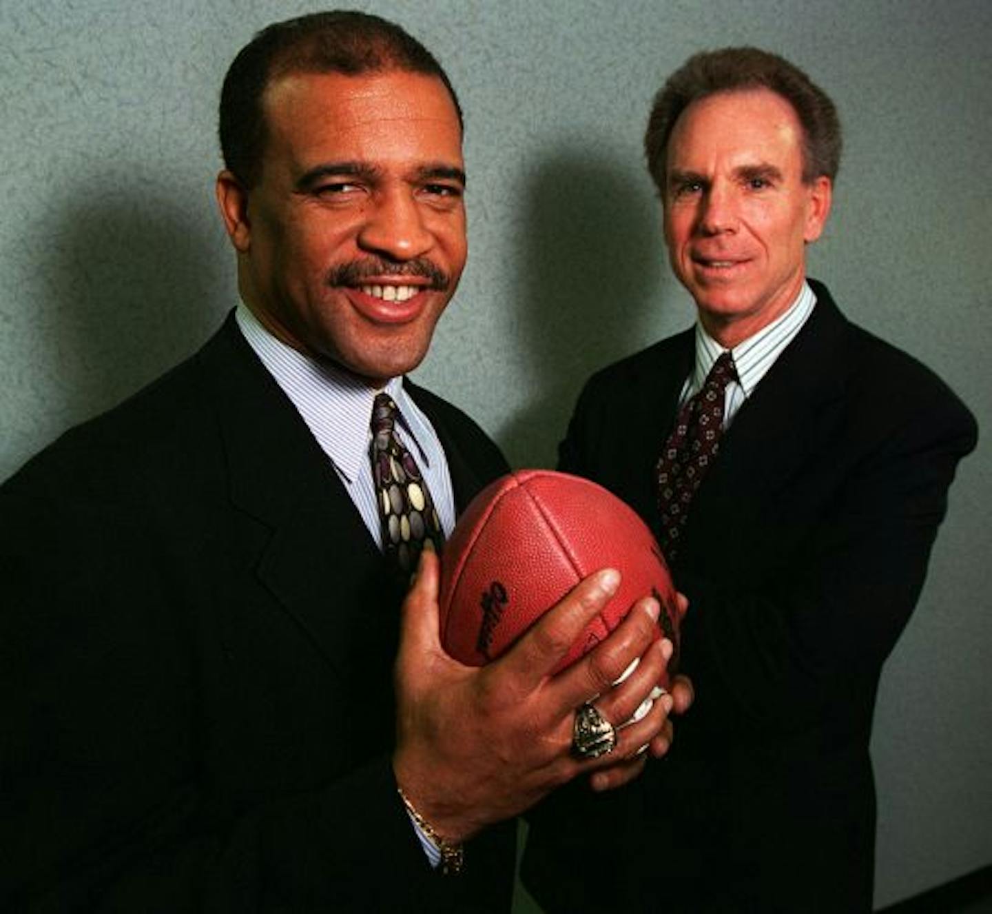 Drew Pearson, left, and quarterback Roger Staubach celebrated the 20th anniversary of the Cowboys' disputed 1975 pass.