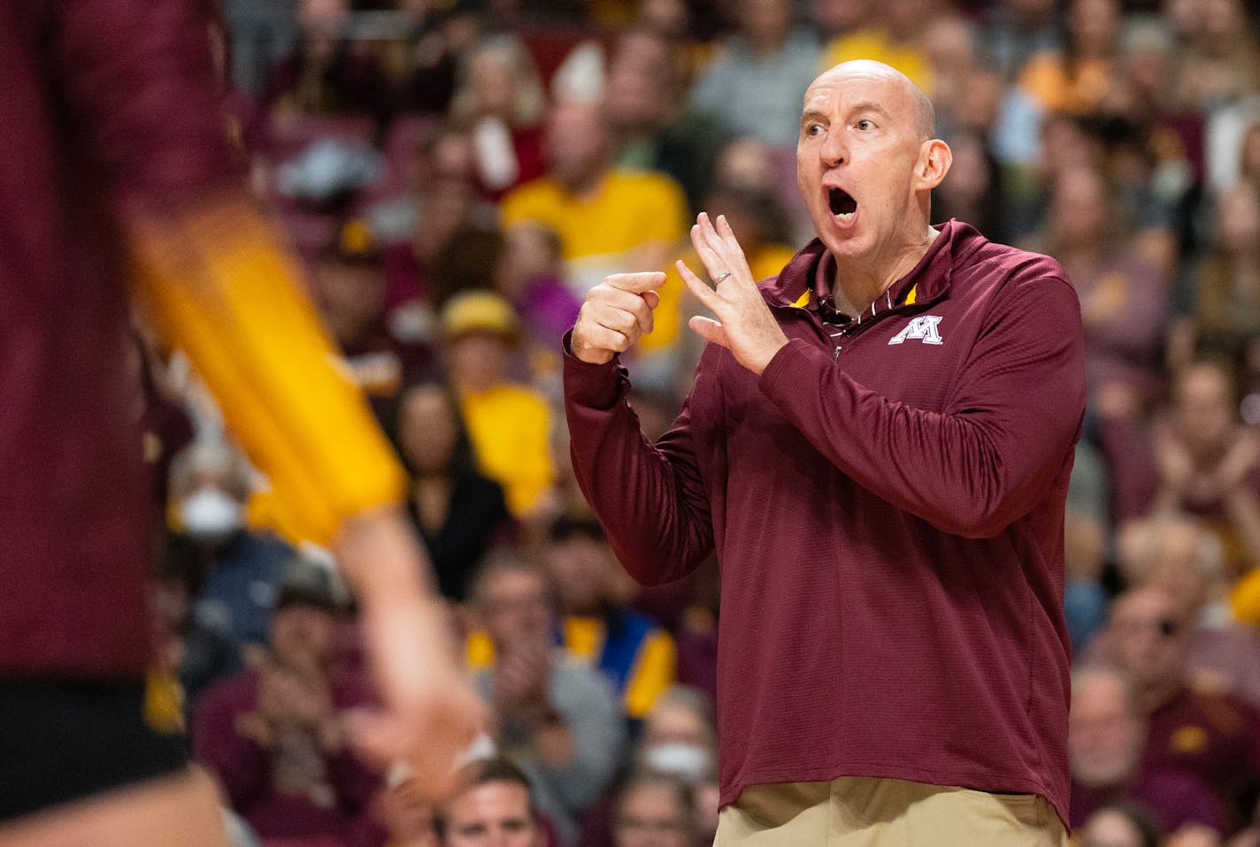 Minnesota head coach Hugh McCutcheon shouts instructions to his players in the first set against Purdue Saturday, Oct. 22, 2022 at Maturi Pavilion in Minneapolis. ]