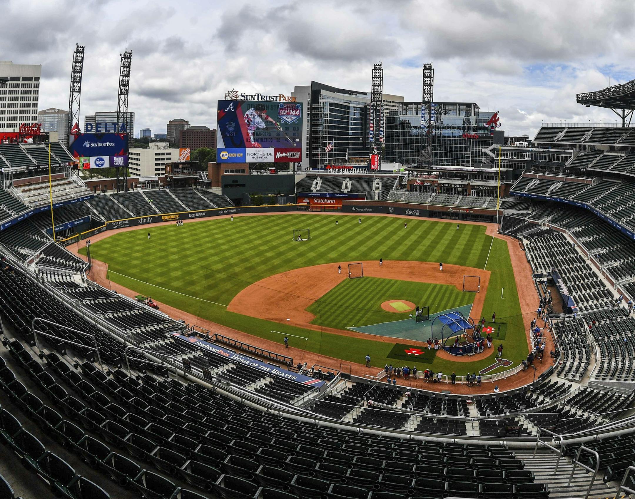 SunTrust Park on the outskirts of Atlanta is both a beautiful ballpark and a self-contained entertainment complex. The Braves’ new home shows how teams can broaden the ballpark experience.
