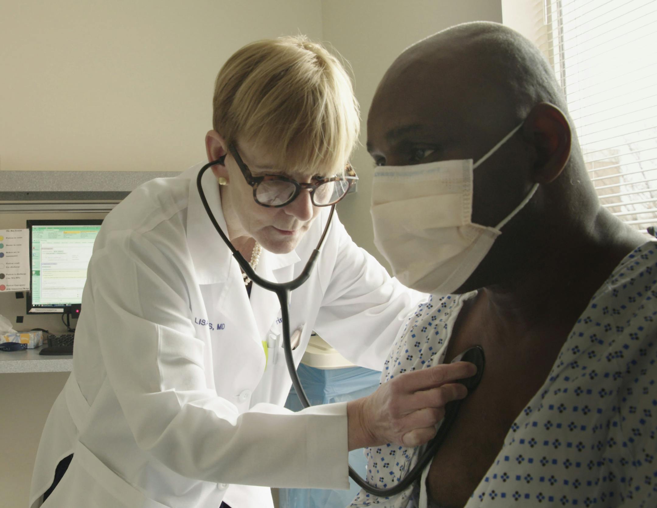 This photo provided by Netflix shows Dr. Lisa Sanders examining a patient in a scene from the new Netflix series &#x201c;Diagnosis,&#x201d; which transports Sanders&#x2019; column from the pages of The New York Times to television. The show, which is available starting Friday, Aug. 16, 2019, harnesses the internet and social media to diagnose unusual cases. (Netflix via AP)