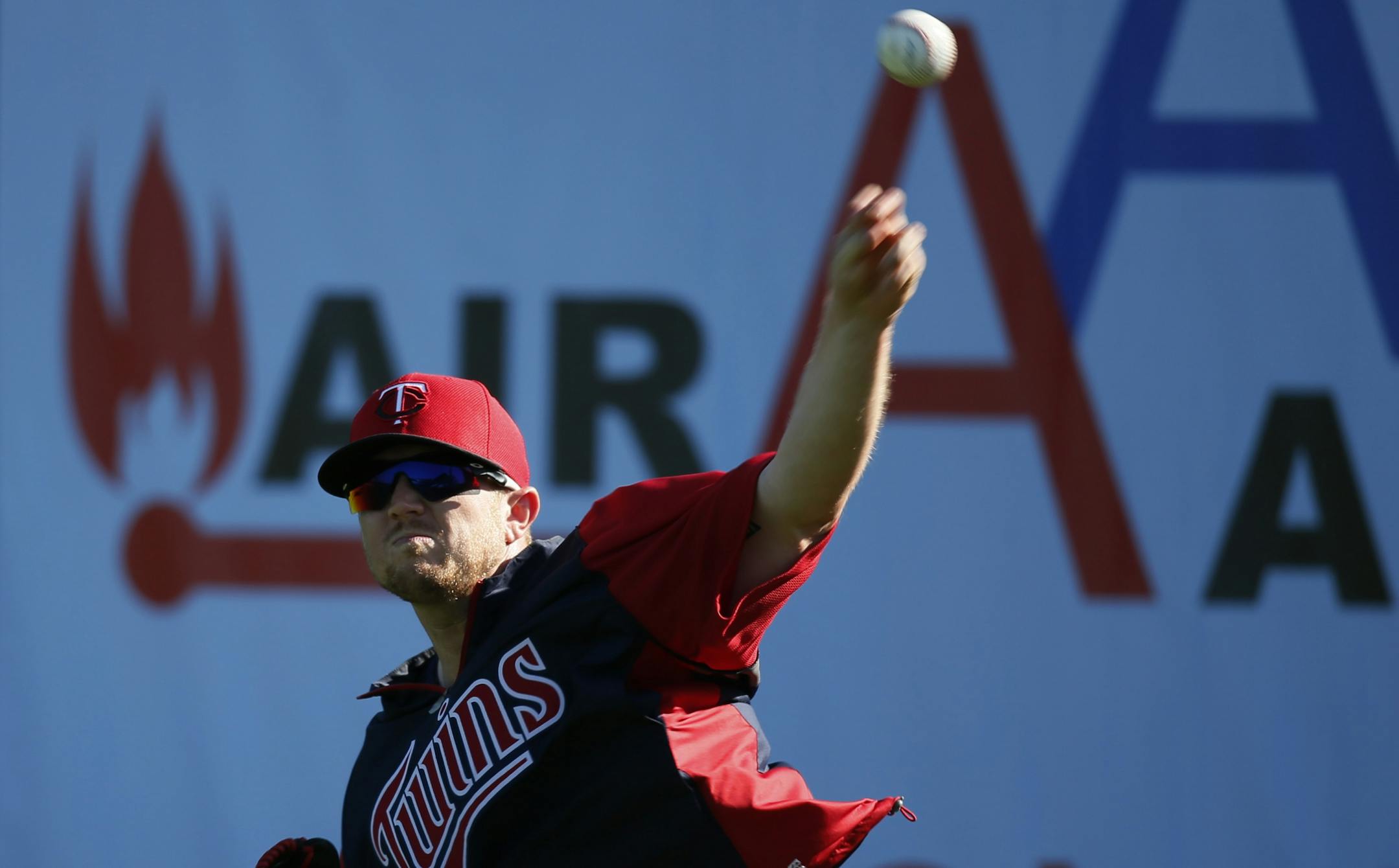 Twins right fielder Chris Parmelee