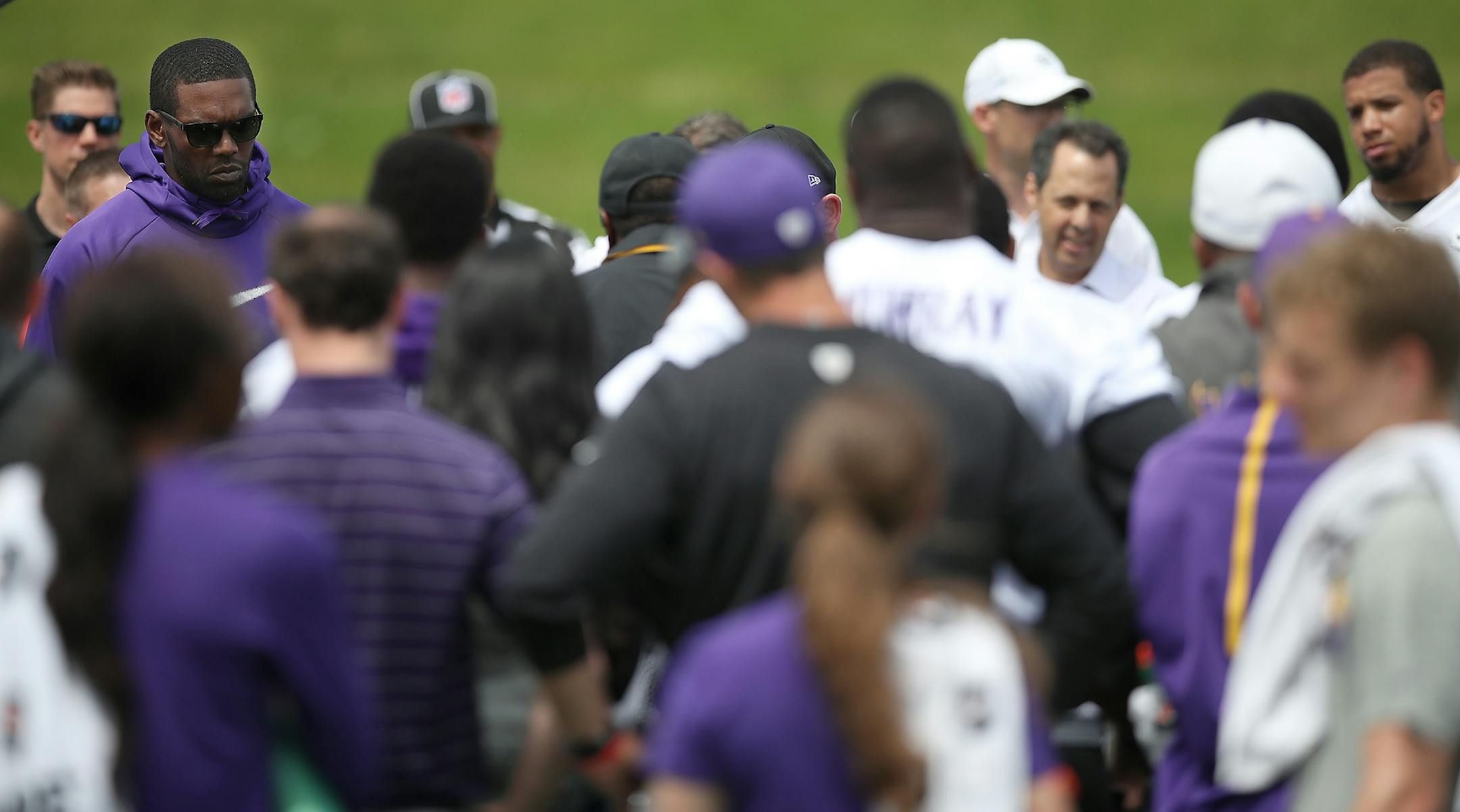 Former Minnesota Viking Randy Moss, far left, spoke to the team on the practice field at Winter Park, Wednesday, June 14, 2017 in Eden Prairie, MN.