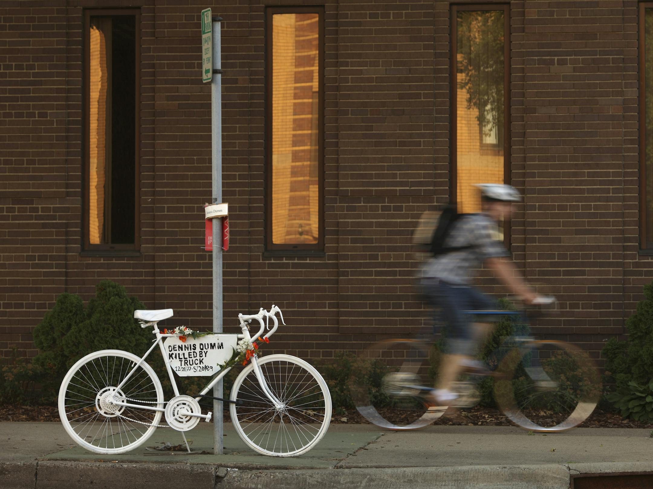 JEFF WHEELER • jwheeler@startribune.com MINNEAPOLIS - 7/22/09 - With increased numbers of bicycle commuters have come an increase in the number of cyclist fatalities. A "ghost bike" memorial for Dennis Dumm, a cyclist who was killed on May 20th of this year, is at the corner of 14th and Park Ave. S. at the edge of downtown Minneapolis. IN THIS PHOTO: ] The ghost bike memorial for Dennis Dumm on Park Ave. S. at 14th St. late Wednesday afternoon.
