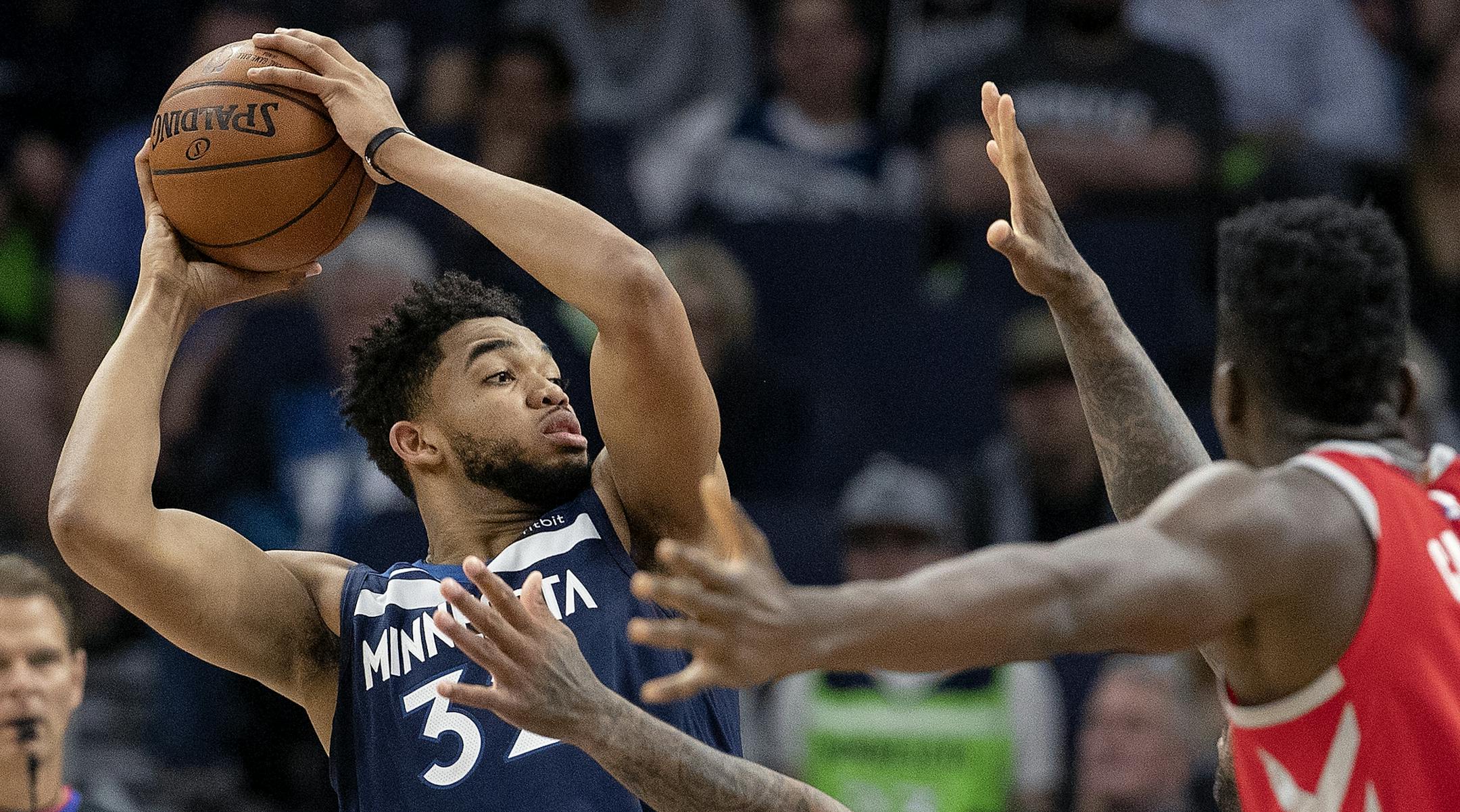 Minnesota Timberwolves Karl-Anthony Towns (32) in the fourth quarter.