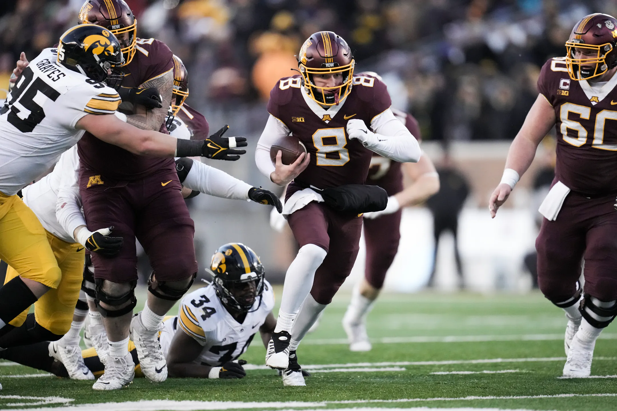 Iowa kicks late field goal to beat Gophers 13-10, claim Floyd of ...