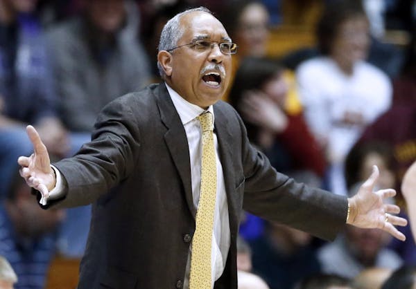 Minnesota head coach Tubby Smith yells to his team during a game against Northwestern.