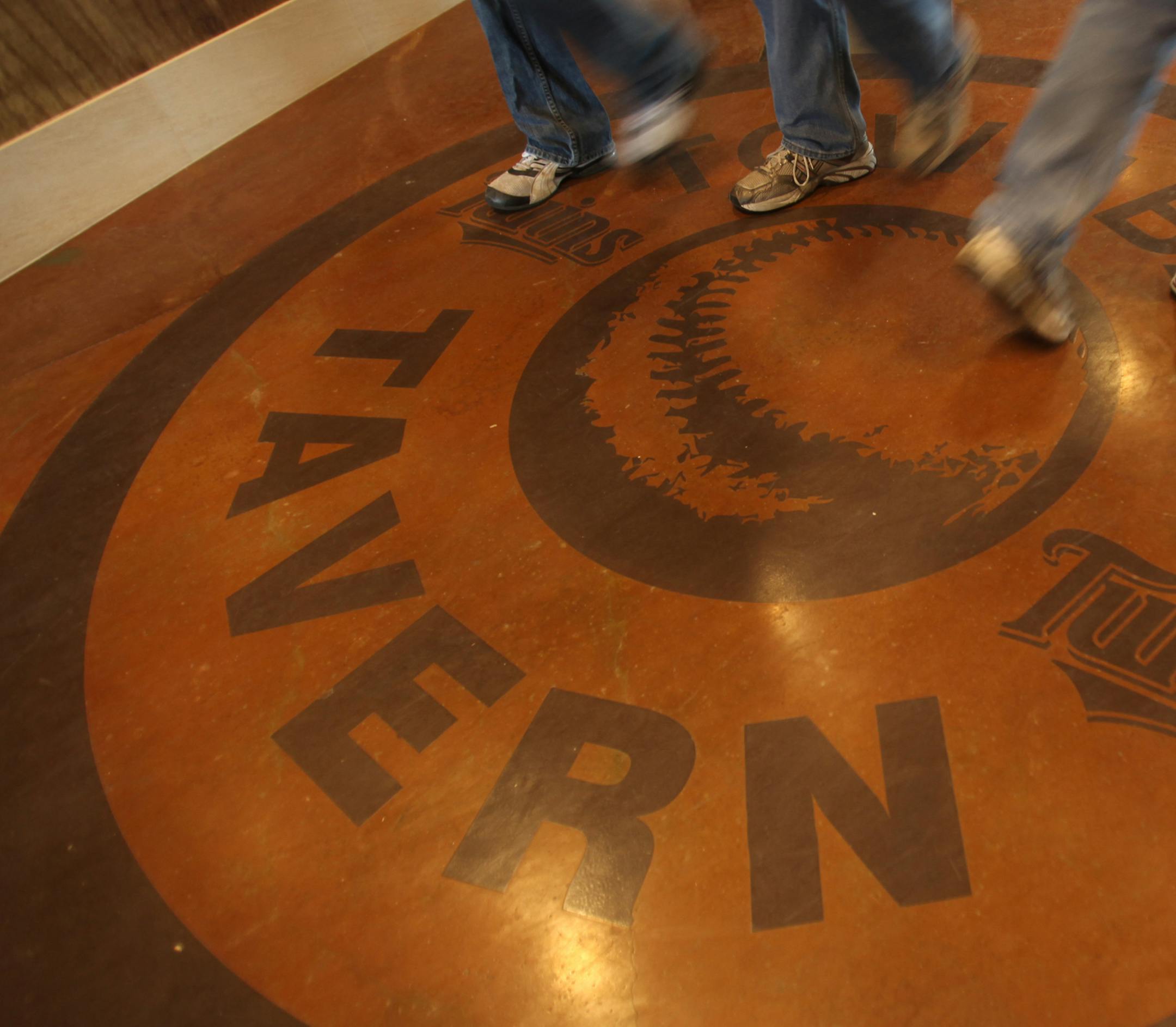 KYNDELL HARKNESS • kyndell.harkness@startribune.com MINNEAPOLIS- 3/27/10 First outdor baseball game played on Target Field will be the Minnesota Gophers v Louisina Tech in baseball game. IN THIS PHOTO: ] Patrons walked in and out of the Town Ball Tavern.