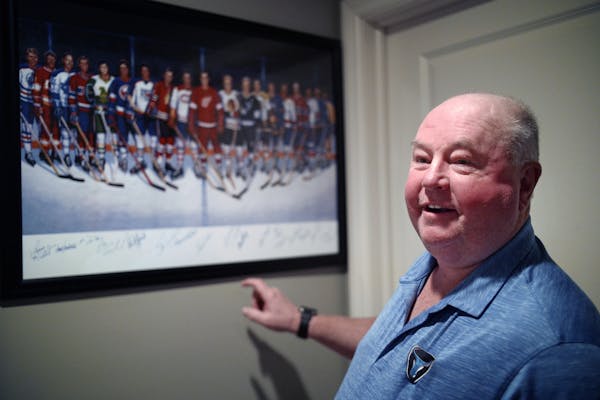 This photo of NHL greats is only missing Wayne Gretzky's signature..