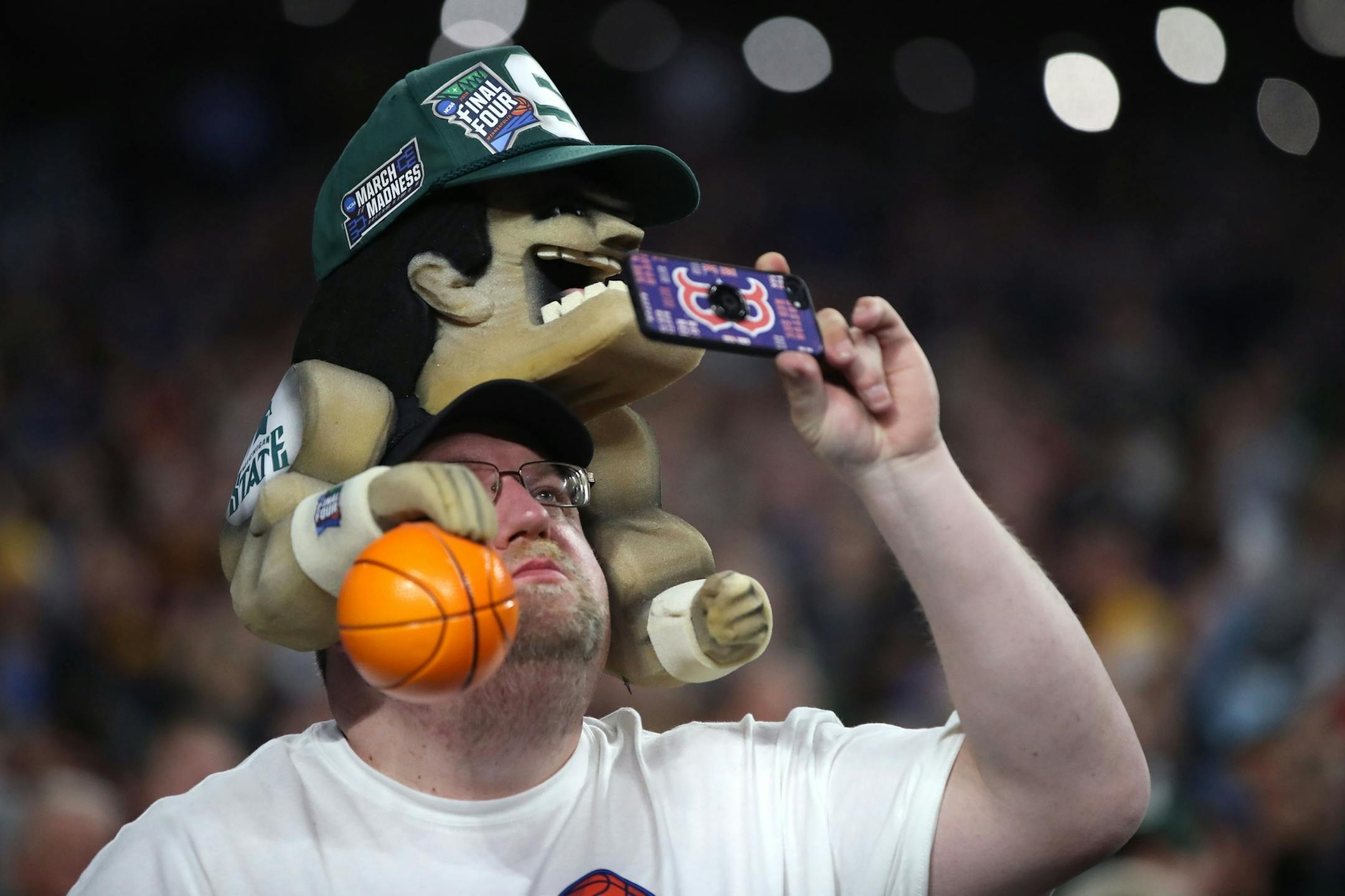 Michigan State fan Nate Lauber, of Fond du Lac, Wis., attends open practice on Friday, which featured all four teams starting at 11 a.m. with the final open-court practice session starting at 2 p.m.