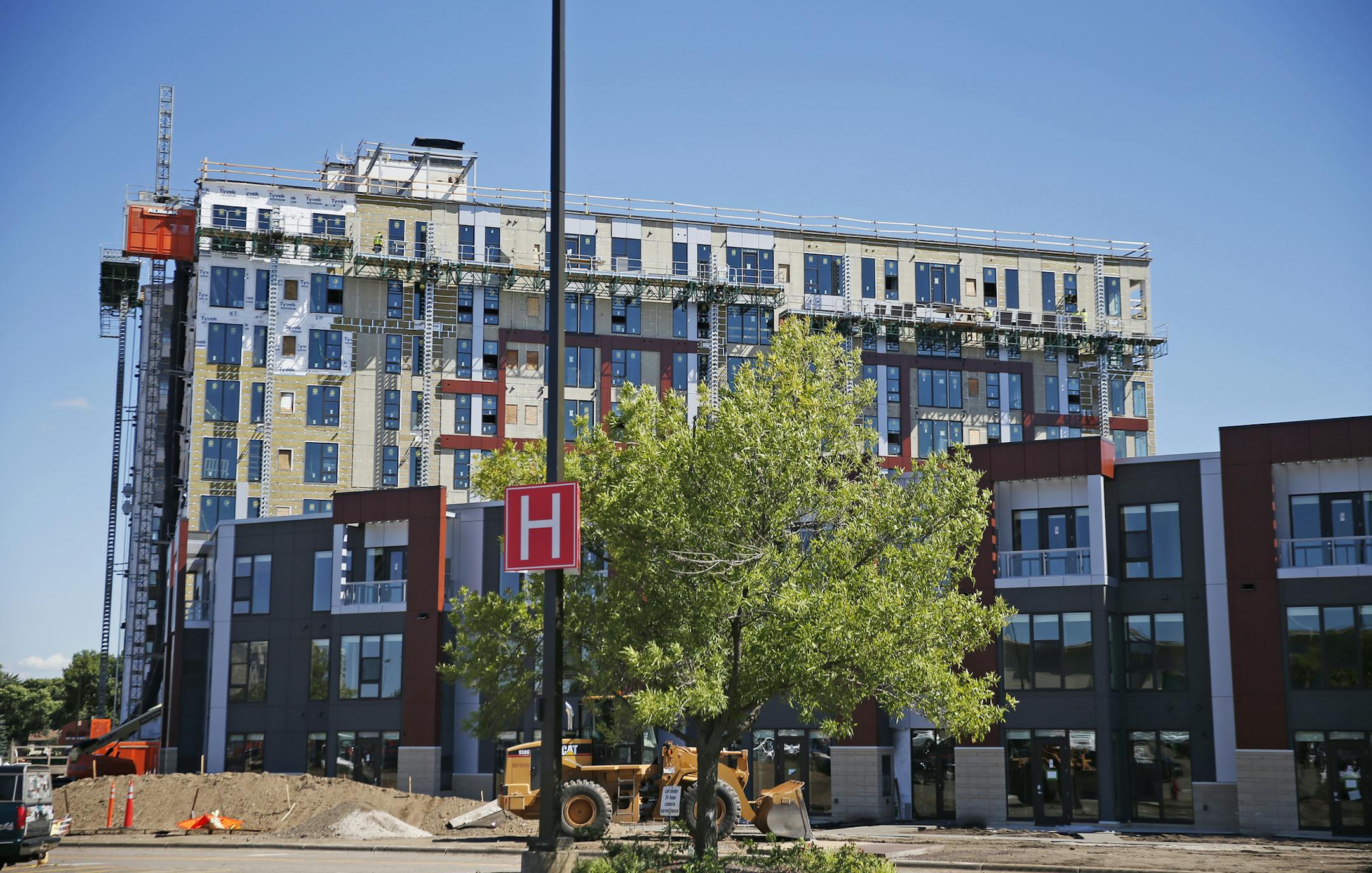 The new apartment complex is built right next door to the Southdale Shopping Center.]Richard Tsong-Taatarii/rtsong-taatarii@startribune.com