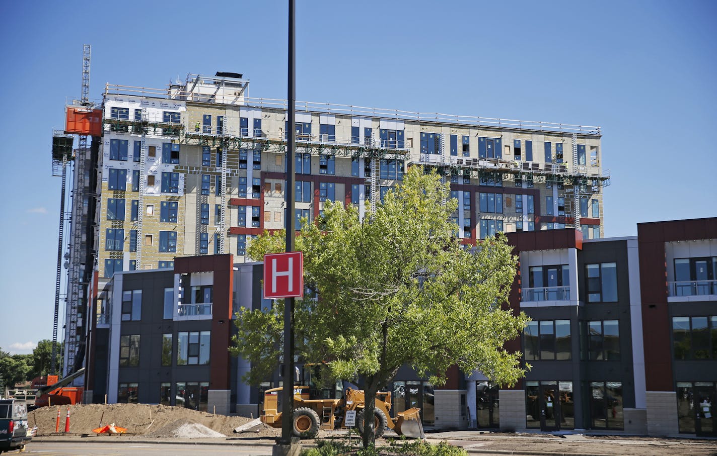 The new apartment complex is built right next door to the Southdale Shopping Center.]Richard Tsong-Taatarii/rtsong-taatarii@startribune.com