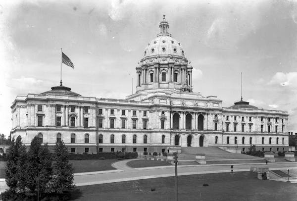 The Minnesota Capitol building in 1908.