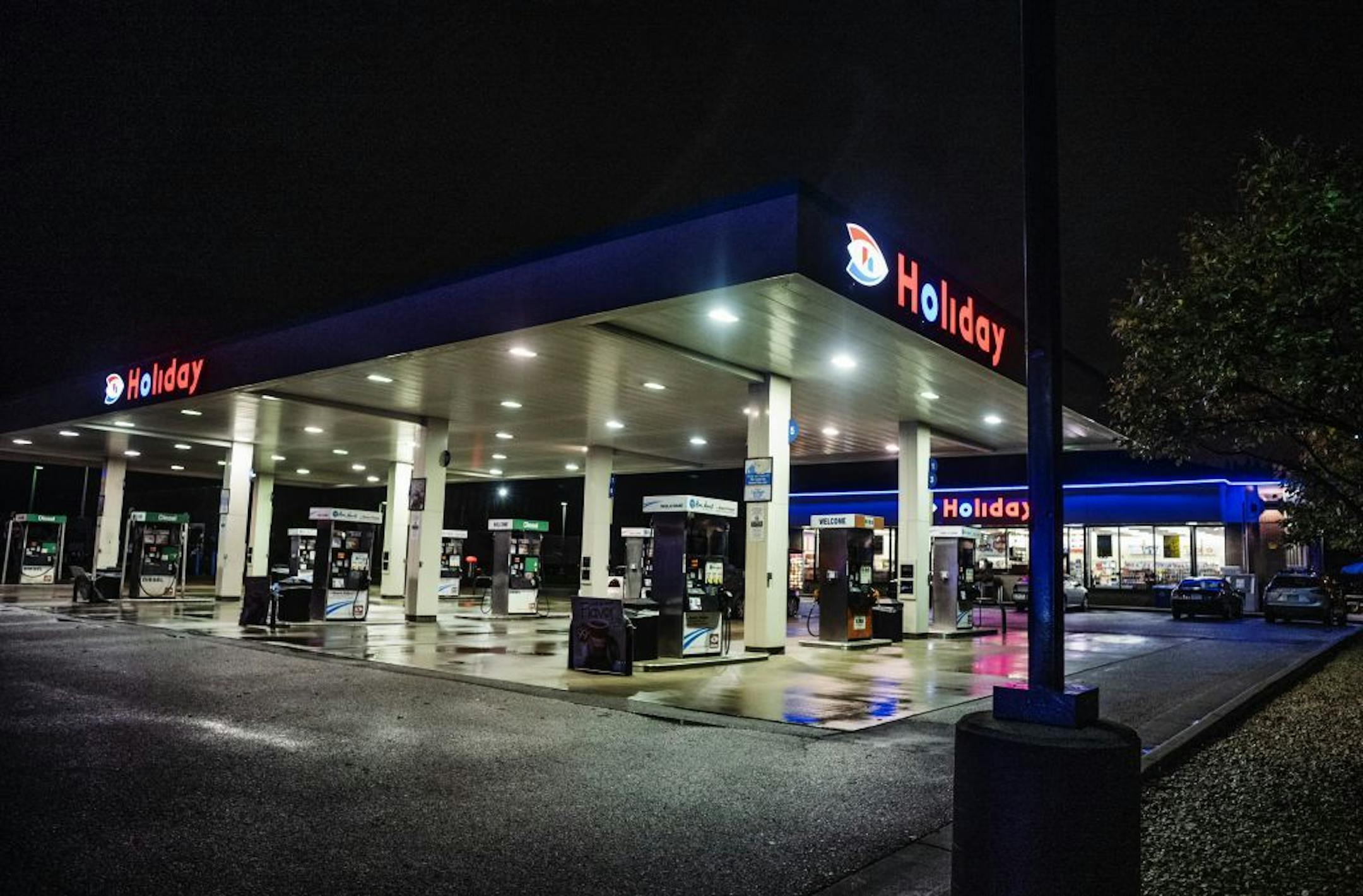 A gas station on the sparsely populated outskirts of Minneapolis ranks among the top addresses cops visit in the city, according to a Star Tribune analysis of dispatch data. Police logged more than 2,000 visits to the Industrial Boulevard Holiday last year, largely for "business checks," though police fuel up elsewhere at city-owned pumps. .