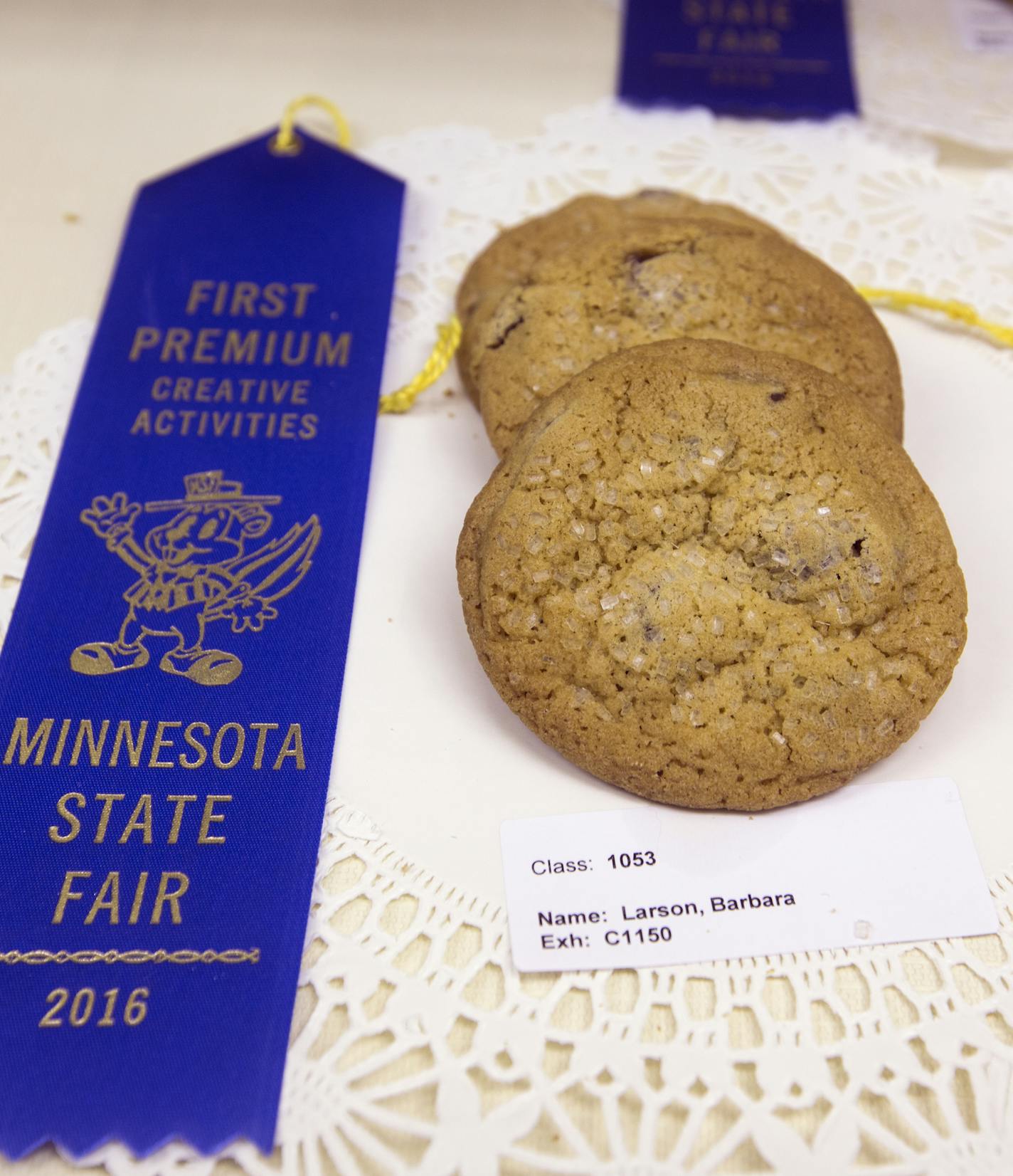 The blue ribbon winning chocolate chip cookies. ] (Leila Navidi/Star Tribune) leila.navidi@startribune.com BACKGROUND INFORMATION: The Minnesota State Fair on Thursday, August 25, 2016.