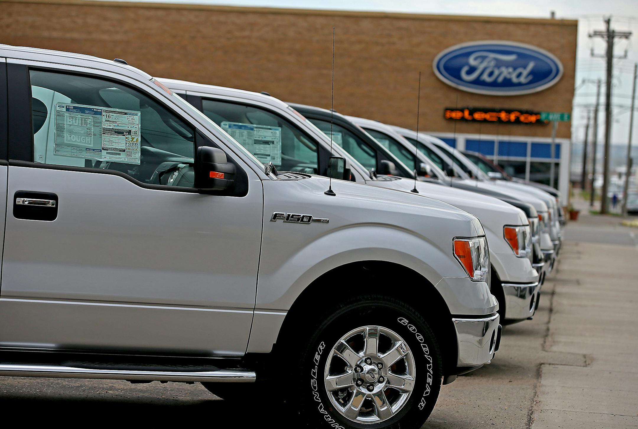 A local Ford dealership keeps a lot full of Ford F-15 trucks on the lot. ] (ELIZABETH FLORES/STAR TRIBUNE) ELIZABETH FLORES • eflores@startribune.com ORG XMIT: MIN1409120814180469