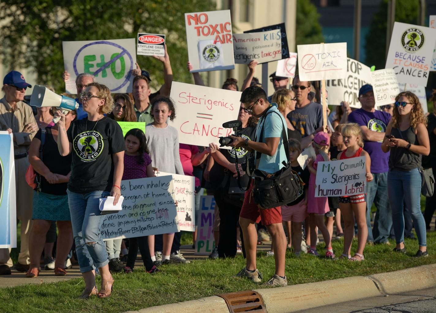 Protest organizer Neringa Zymancius of Darian leads the protesters in a chant in front of the Oak Brook headquarters of Sterigenics Friday, Sept. 14, 2018 in Oak Brook, Ill. Sterigenics uses ethylene oxide gas in nearby Willowbrook to sterilize items as part of their business. (Mark Black/Chicago Tribune/TNS) ORG XMIT: 1243788 ORG XMIT: MIN1904111536072363