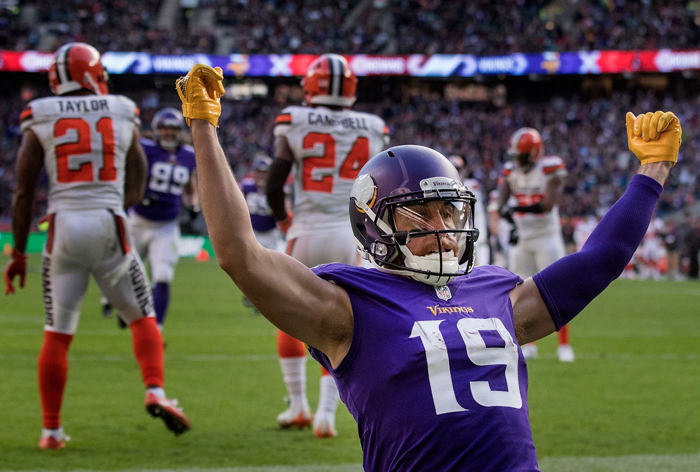 Minnesota Vikings Adam Thielen (19) celebrated after catching an 18-yard touchdown pass in the second quarter. ] CARLOS GONZALEZ � cgonzalez@startribune.com - October 29, 2017, London, England, UK, Twickenham Stadium, NFL, Minnesota Vikings vs. Cleveland Browns,