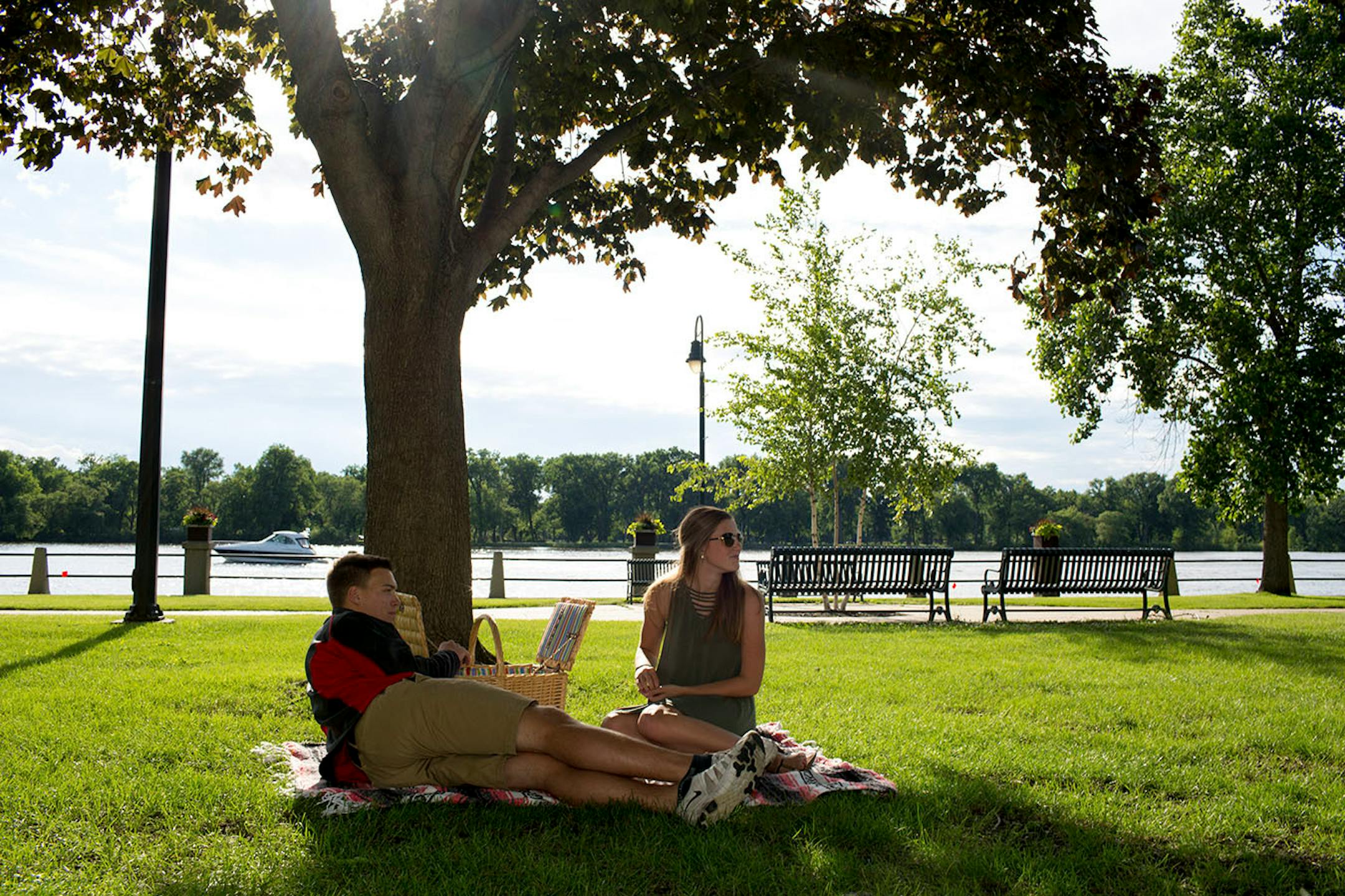Drew Johnson and Autumn Ritter sit for a picnic under a tree along the Mississippi River. ] COURTNEY PEDROZA • courtney.pedroza@startribune.com June 22-24, 2017; Wisconsin restaurants, cafes, bars, bakeries and breweries; Dining along the Mississippi River.