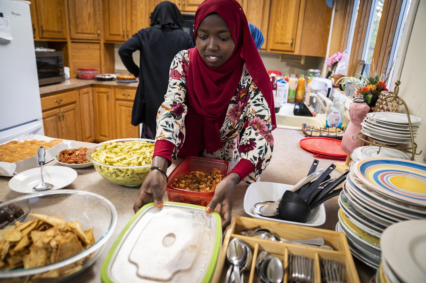 Emaan Soliman sets up the Iftar dinner at Club ICM. They encourage all those bringing food to the potluck Iftar dinners to bring reusable and washable containers. ] LEILA NAVIDI &#xa5; leila.navidi@startribune.com BACKGROUND INFORMATION: Iftar potluck dinner during Ramadan at Club ICM in Fridley on Tuesday, May 14, 2019. For a story on initiatives taken by different Muslim organizations to ensure minimum wastage of food and minimal trash waste during Ramadan and Iftar get togethers.