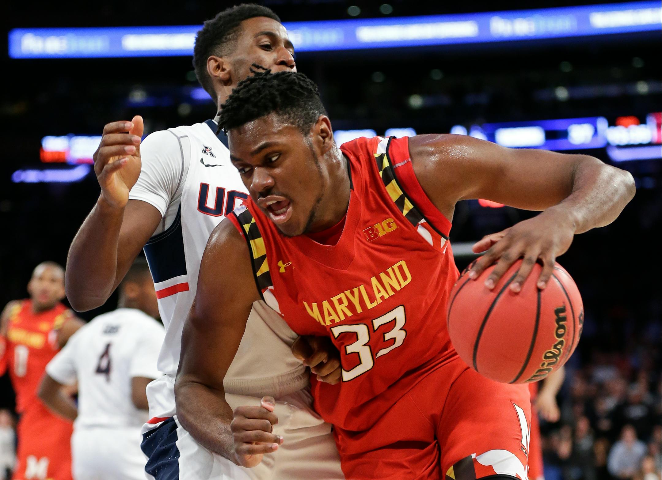Maryland's Diamond Stone drove past Connecticut's Kentan Facey.