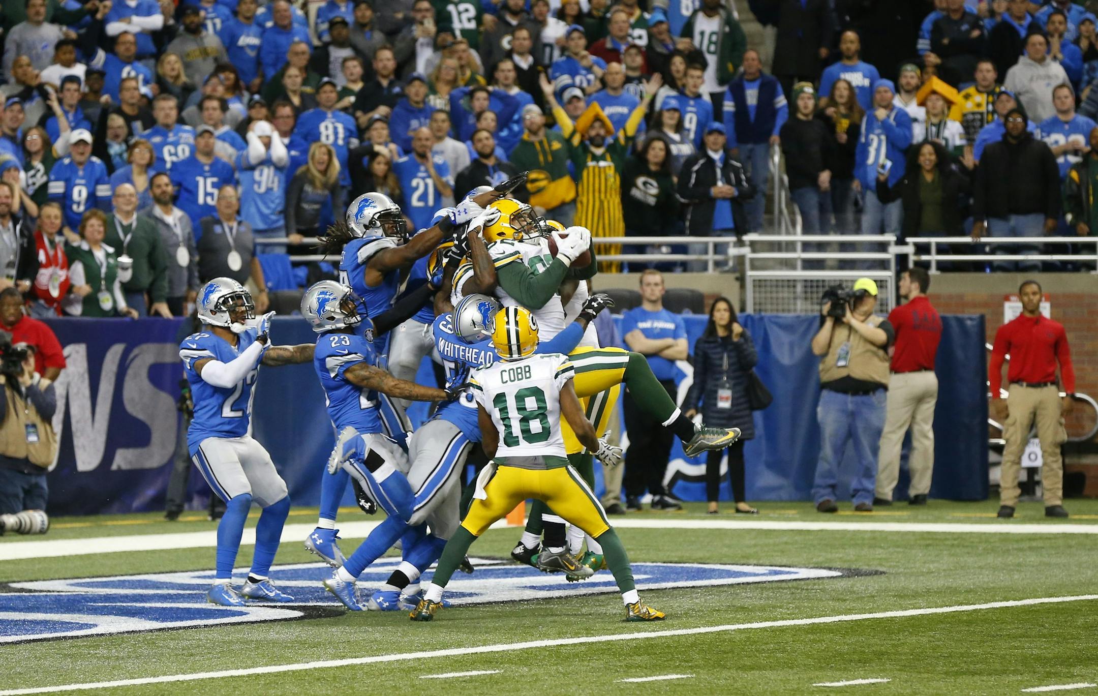Green Bay Packers tight end Richard Rodgers (82) falls into the end zone after catching a 61-yard pass for a touchdown on the last play of an NFL football game against the Detroit Lions, Thursday, Dec. 3, 2015, in Detroit. (AP Photo/Paul Sancya)