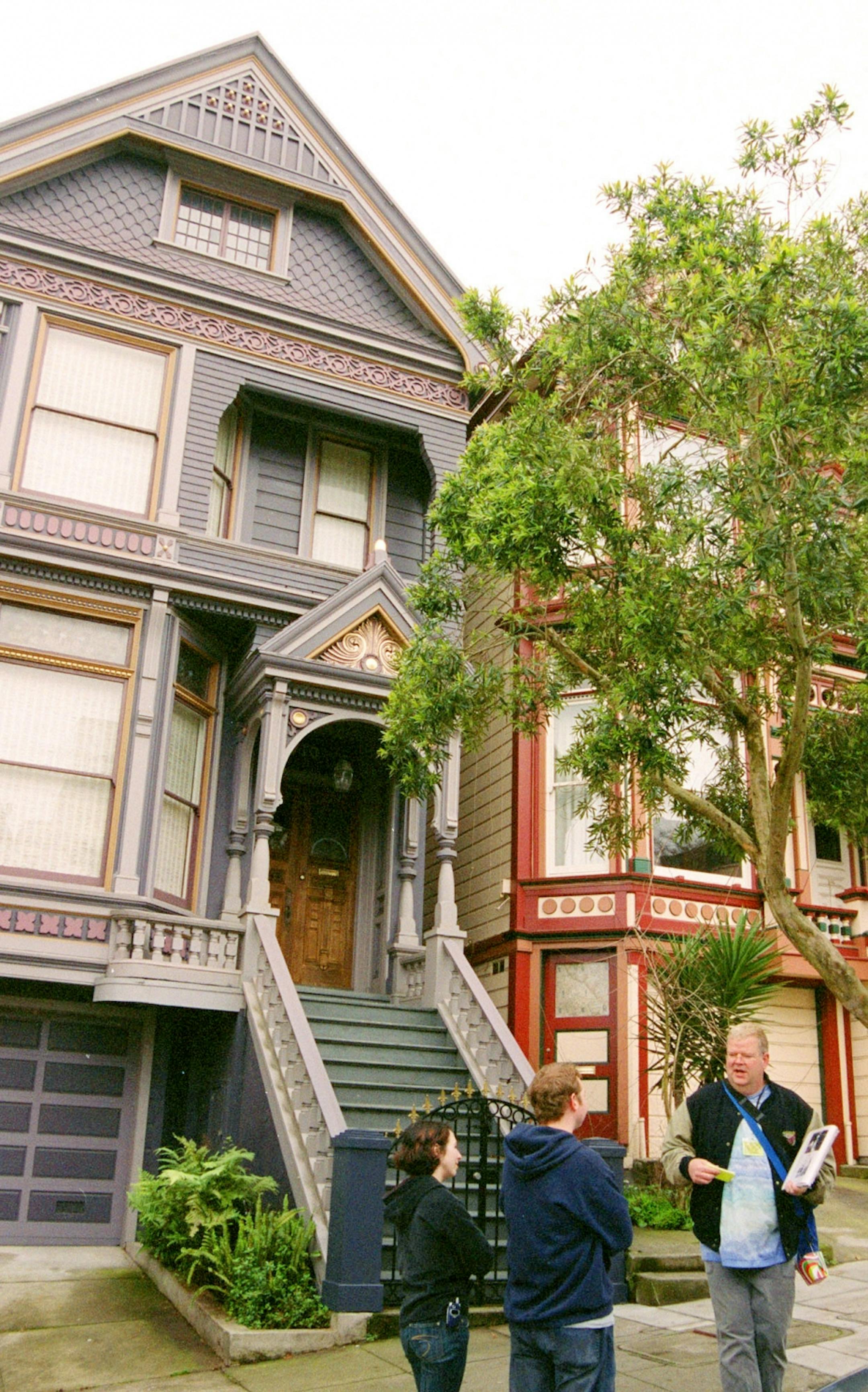 Nick Leonard talks about a lavender Victorian in San Francisco that was home to the Grateful Dead when the band was living in Haight-Ashbury in the 1960s, as he leads a walking tour, Feb. 26, 2005. The walking tour, led by volunteer guides with a passion for their subject matter, is one of several offered in the city free of charge through a nonprofit program sponsored by the San Francisco Public Library. For visitors and residents alike, there is no need to wander the city aimlessly and clueles