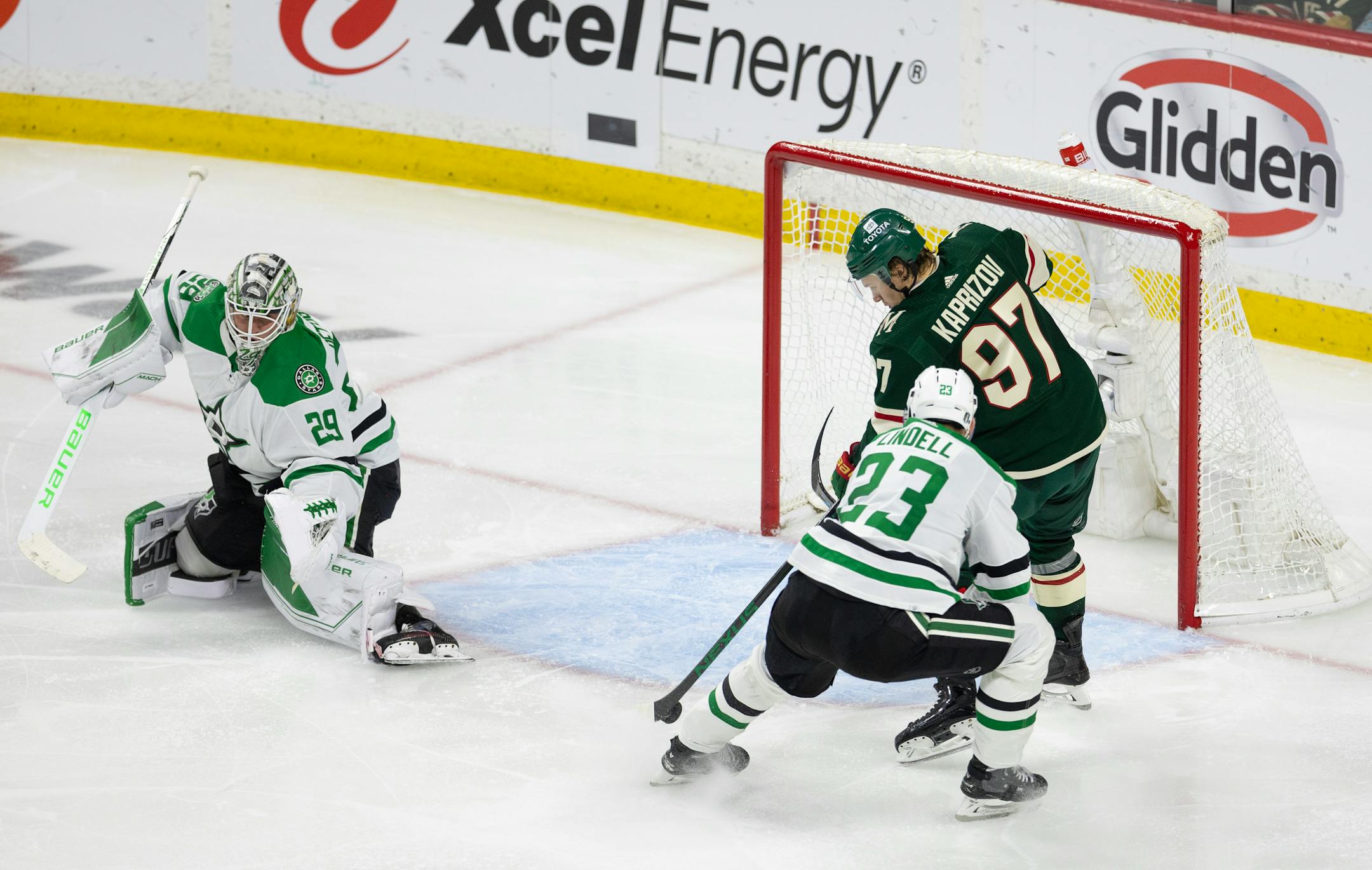 Minnesota Wild left wing Kirill Kaprizov (97), with Stars goaltender Jake Oettinger (29) out of position and under pressure from Dallas Stars defenseman Esa Lindell (23), couldn't get the puck into a wide open net in the third period.