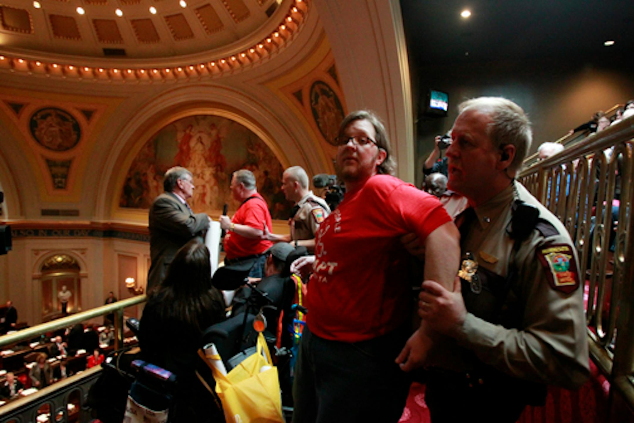 Capitol Security removes disability advocates from Senate gallery/Jerry Holt, Star Tribune