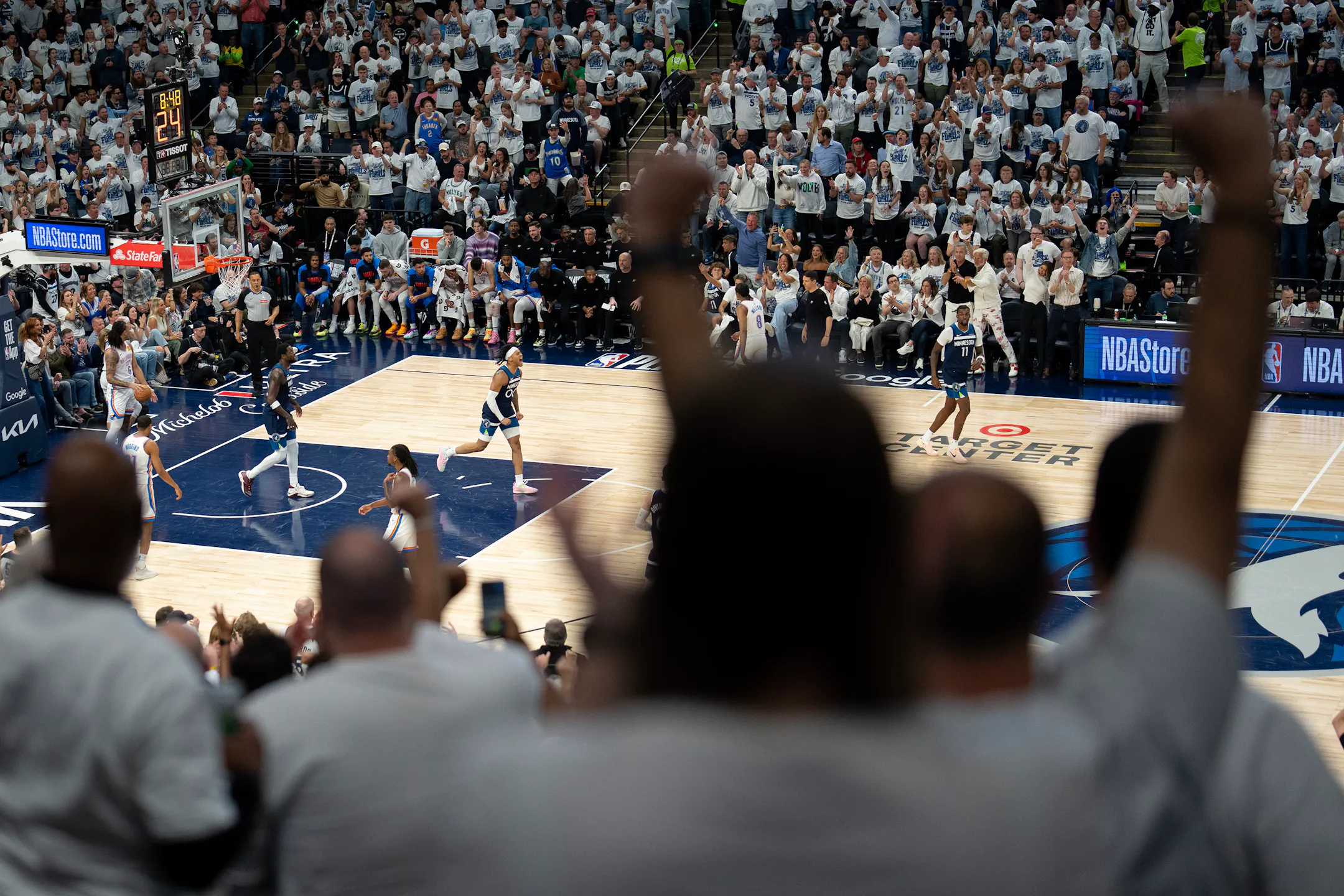 Timberwolves hit home run in Game 3 rout of Thunder