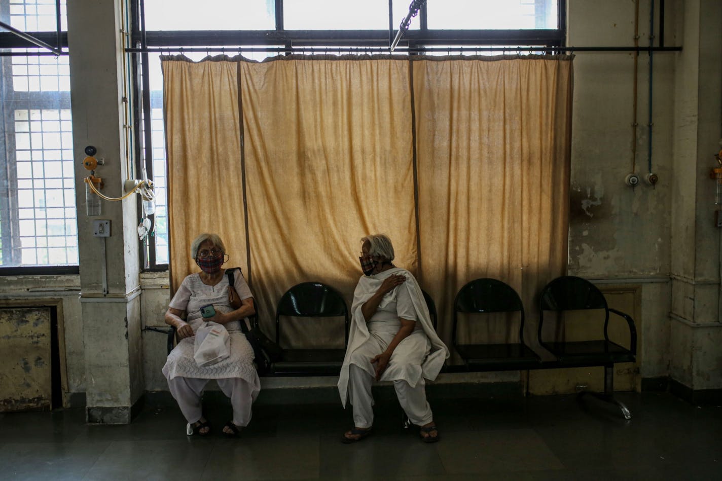 An observation room in a Covid-19 vaccination center at a municipal hospital in Pune, India, in May 2021. MUST CREDIT: Bloomberg photo by Dhiraj Singh.